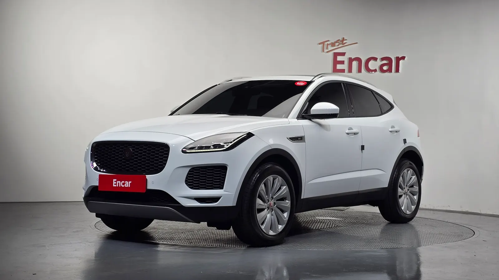 Jaguar E-PACE P250 SE 2020 — photo 1 sur 42