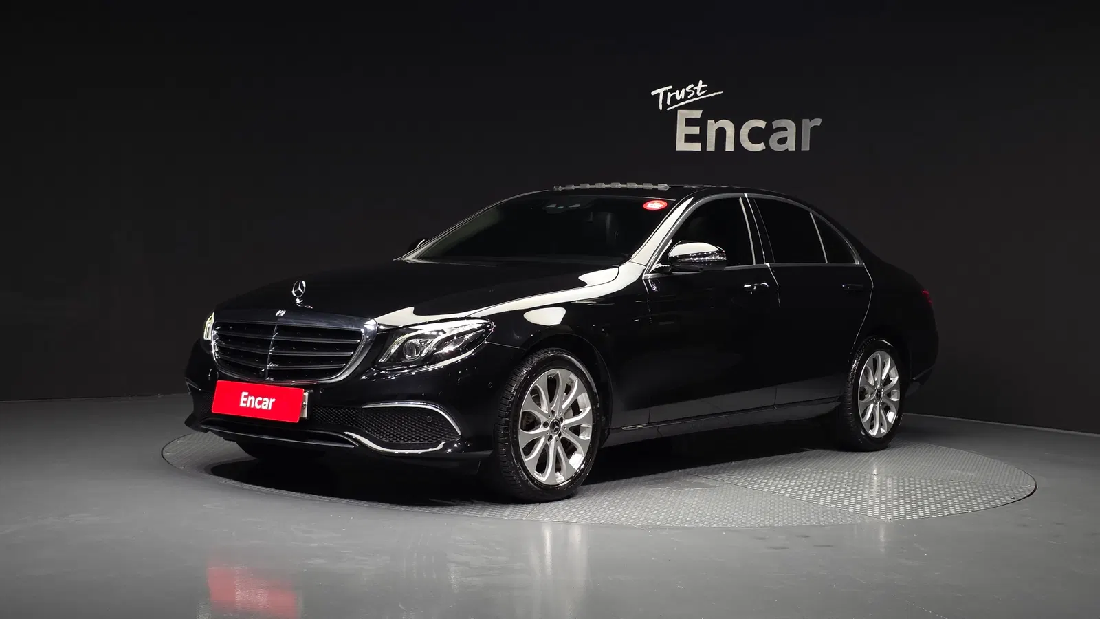 Mercedes-Benz Classe E E300 4MATIC Exclusive (W213) 2018 — photo 1 sur 20