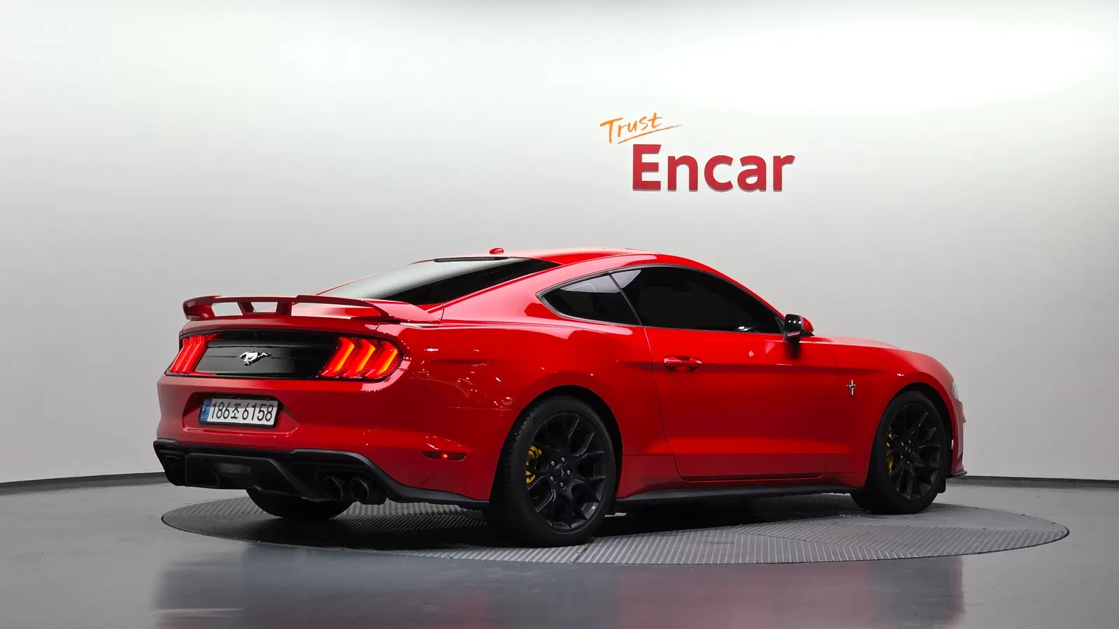 Ford Mustang Coupé 2018 — photo 1 sur 32
