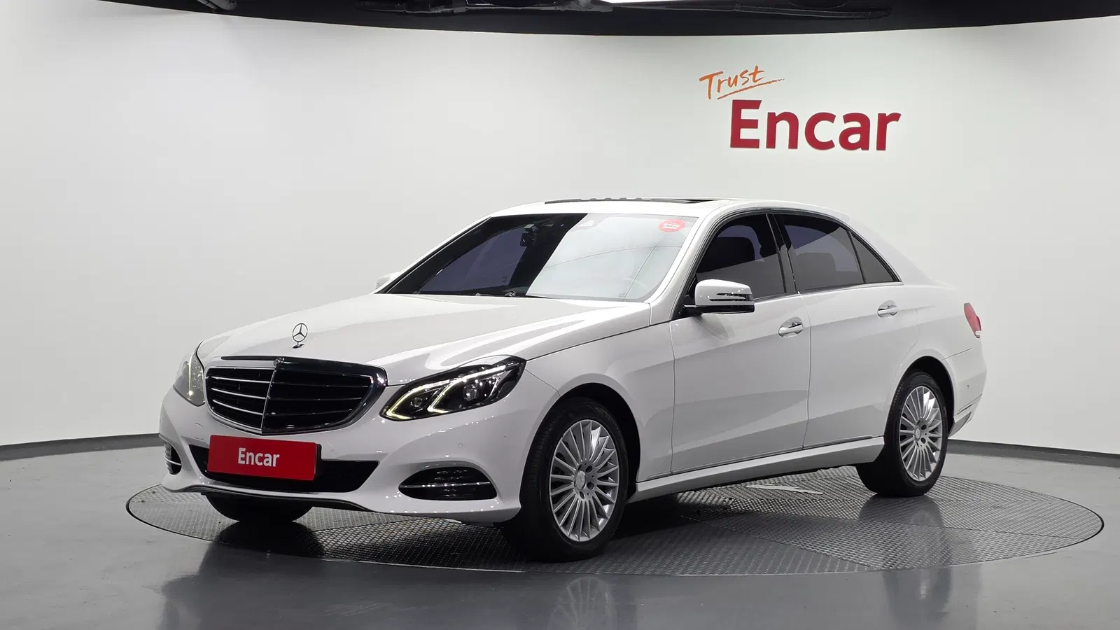 Mercedes-Benz Classe E E300 Elegance (W212) 2014 — photo 1 sur 20