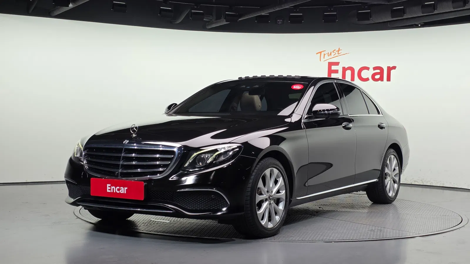 Mercedes-Benz Classe E E300 Exclusive (W213) 2018 — photo 1 sur 20