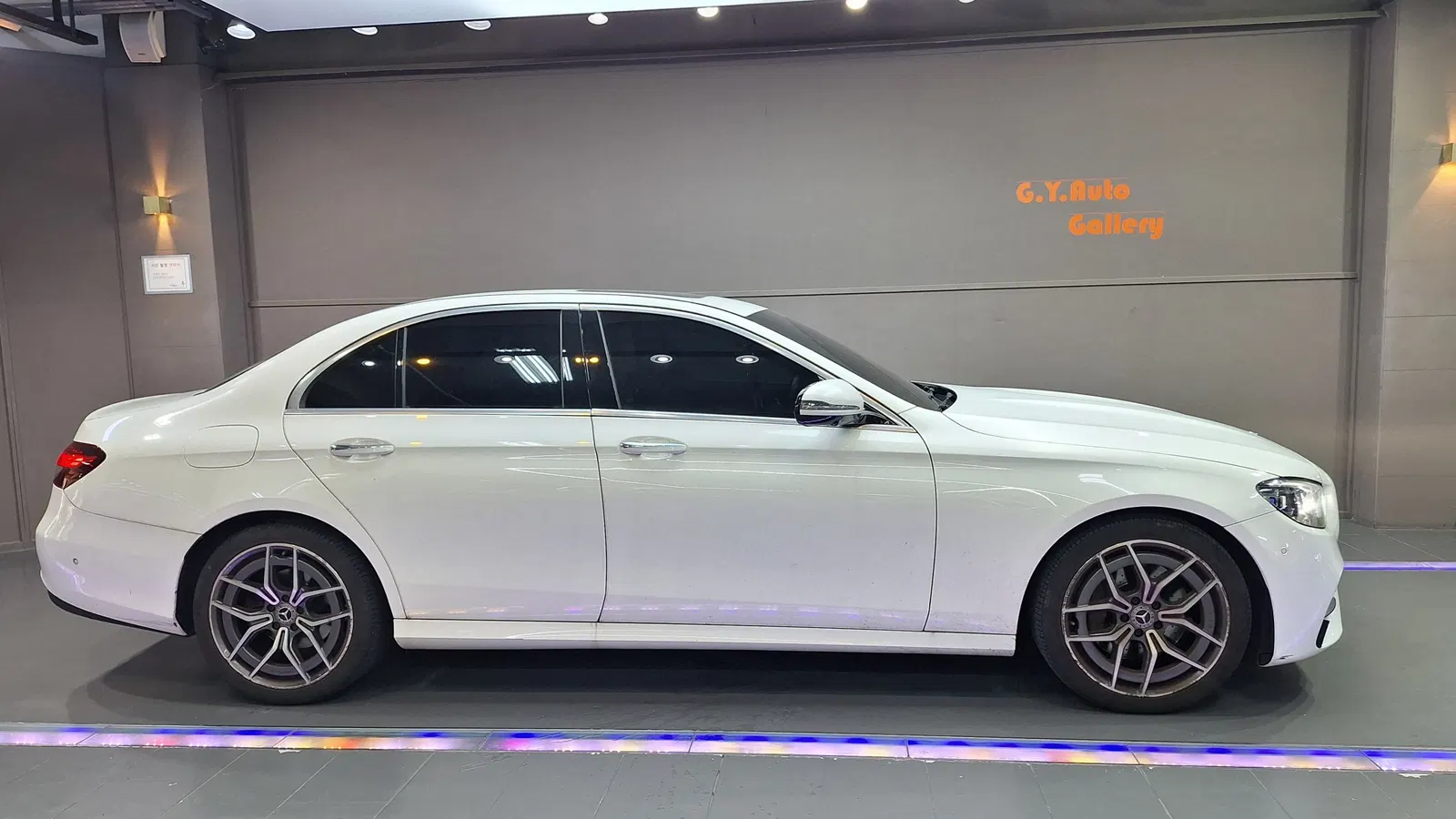 Mercedes-Benz Classe E AMG Line · E220d 4MATIC (W213) 2021 — photo 1 sur 26