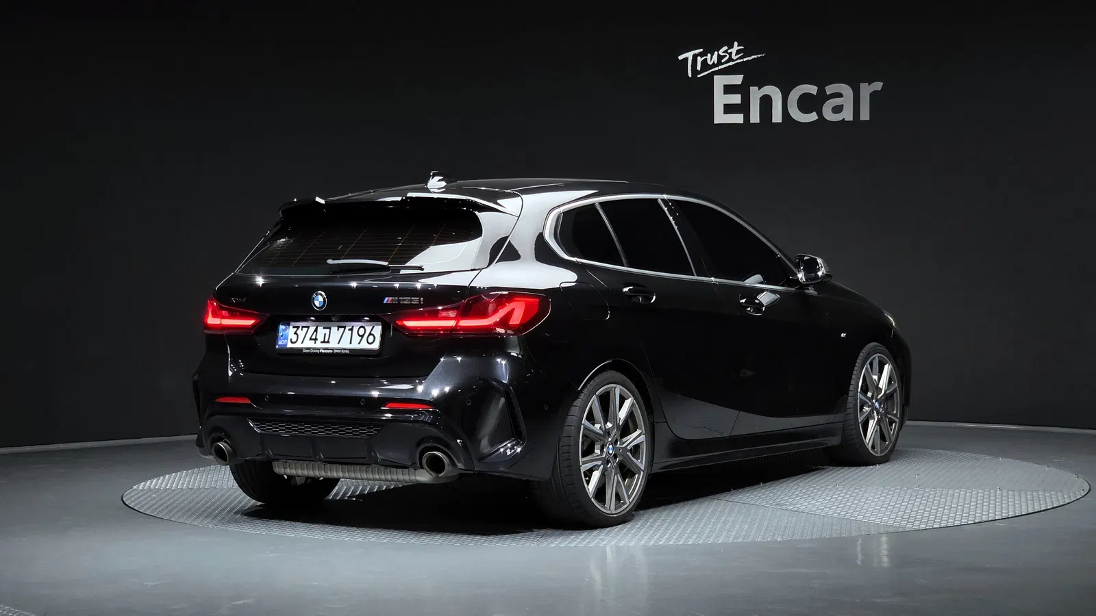BMW Série 1 (F40) M135i xDrive 2024 — photo 1 sur 32