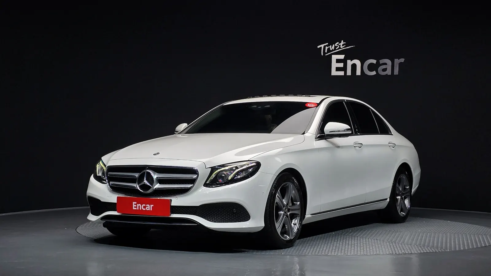 Mercedes-Benz Classe E E300 4MATIC Avantgarde (W213) 2018 — photo 1 sur 35