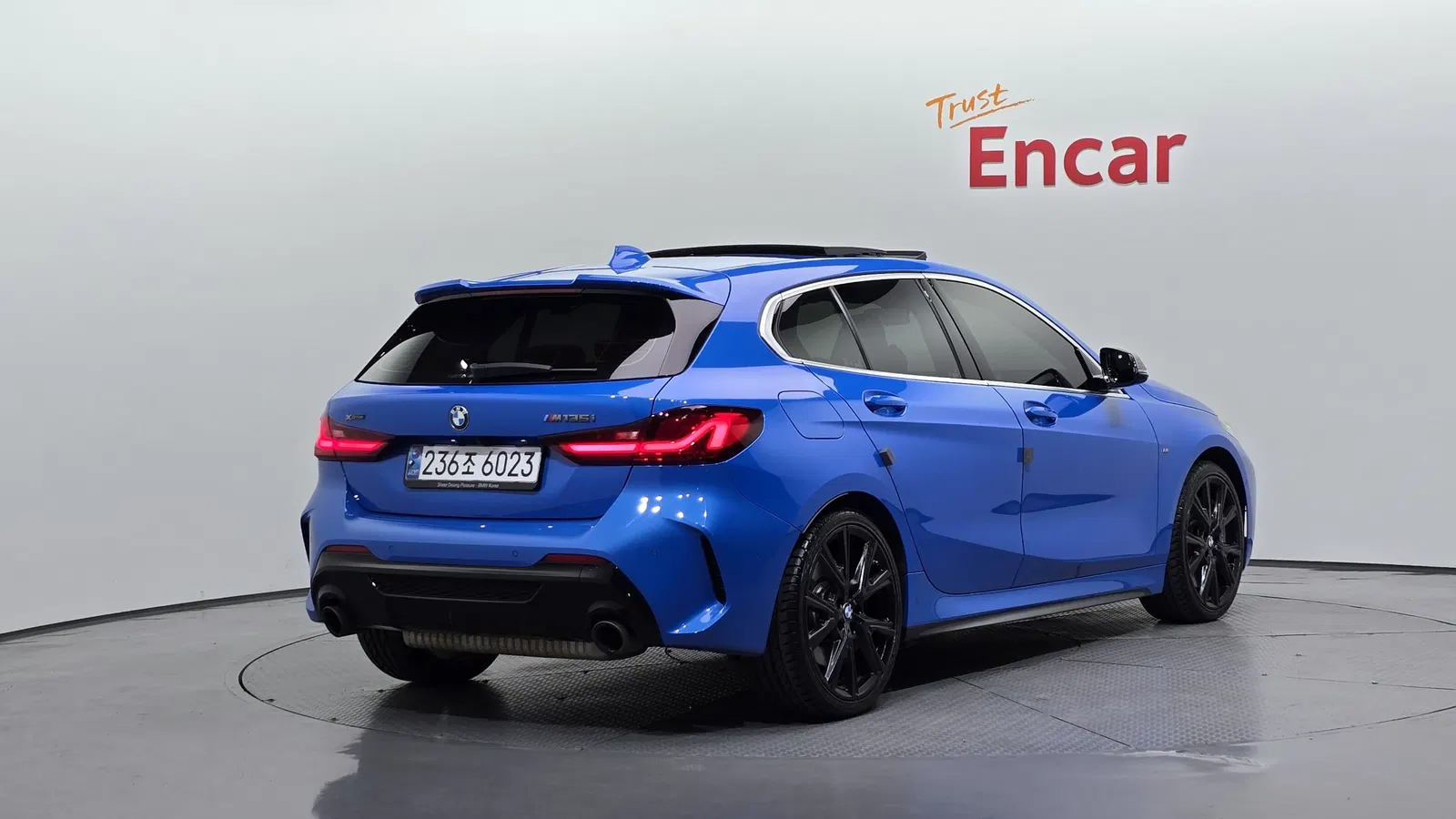 BMW Série 1 (F40) M135i xDrive 2021 — photo 1 sur 34