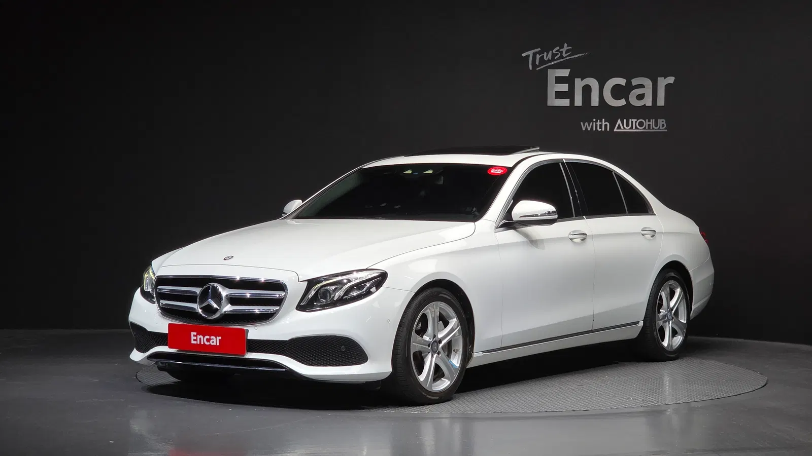 Mercedes-Benz Classe E E220d Avantgarde (W213) 2017 — photo 1 sur 34