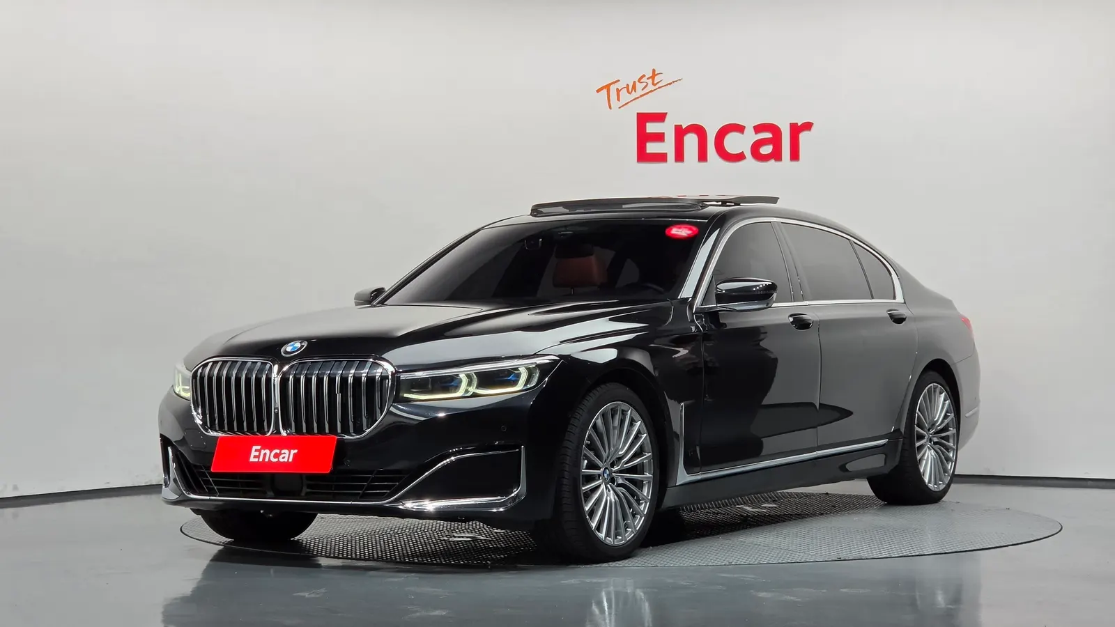BMW Série 7 (G11) 740Li xDrive Design Pure Excellence 2020 — photo 1 sur 37
