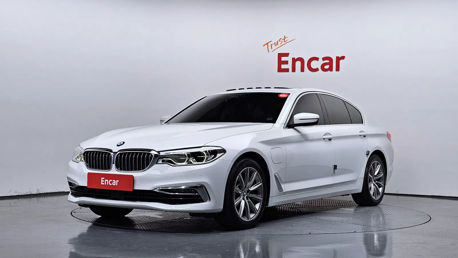 BMW Série 5 (G30) 530e Luxury 2020 — photo 1 sur 33
