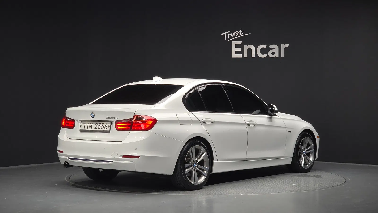 BMW Série 3 (F30) 320d Sport 2015 — photo 1 sur 33