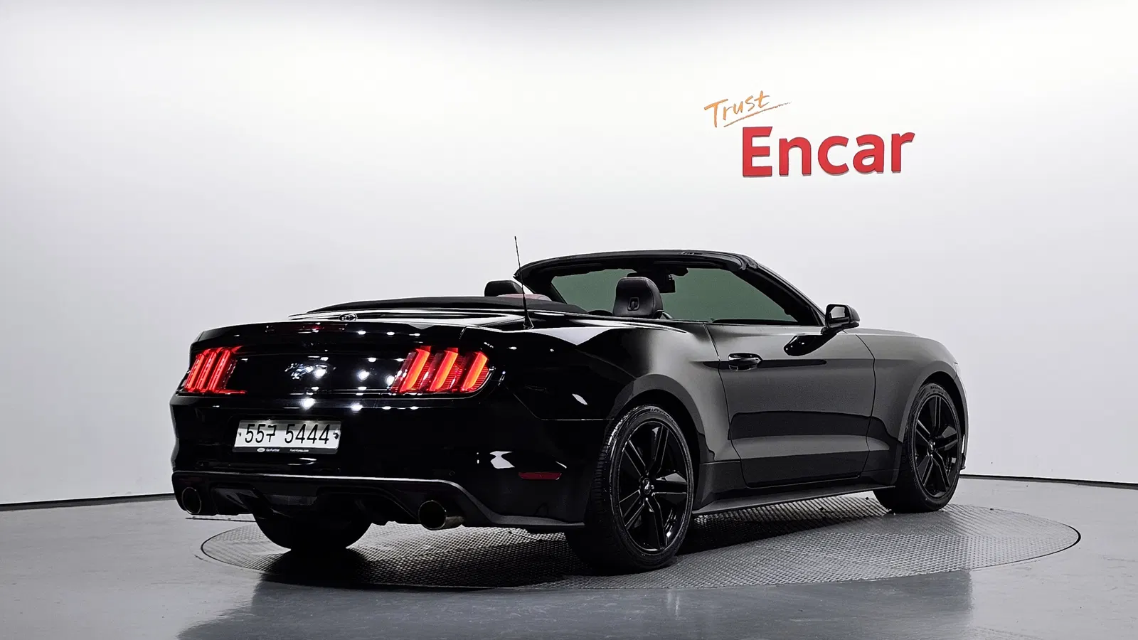 Ford Mustang Convertible 2017 — photo 1 sur 30