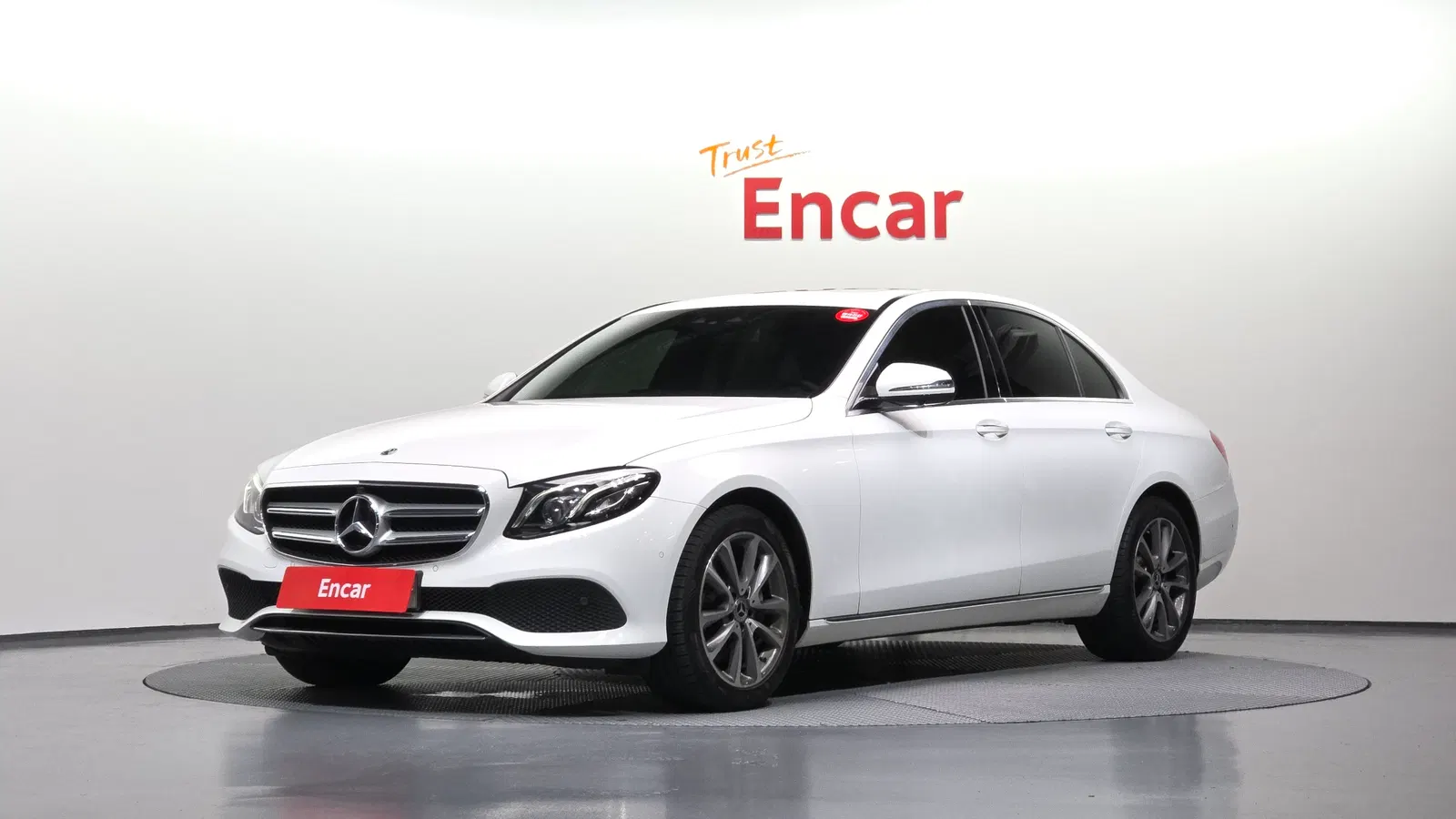 Mercedes-Benz Classe E E300 4MATIC Avantgarde (W213) 2019 — photo 1 sur 38