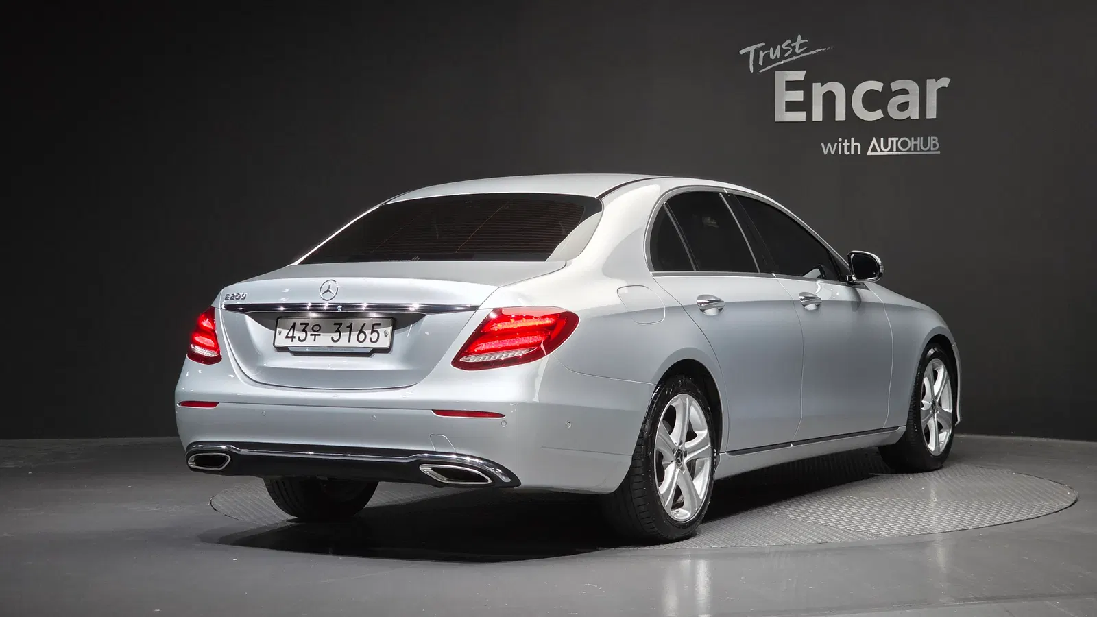Mercedes-Benz Classe E E200 Avantgarde (W213) 2018 — photo 1 sur 31