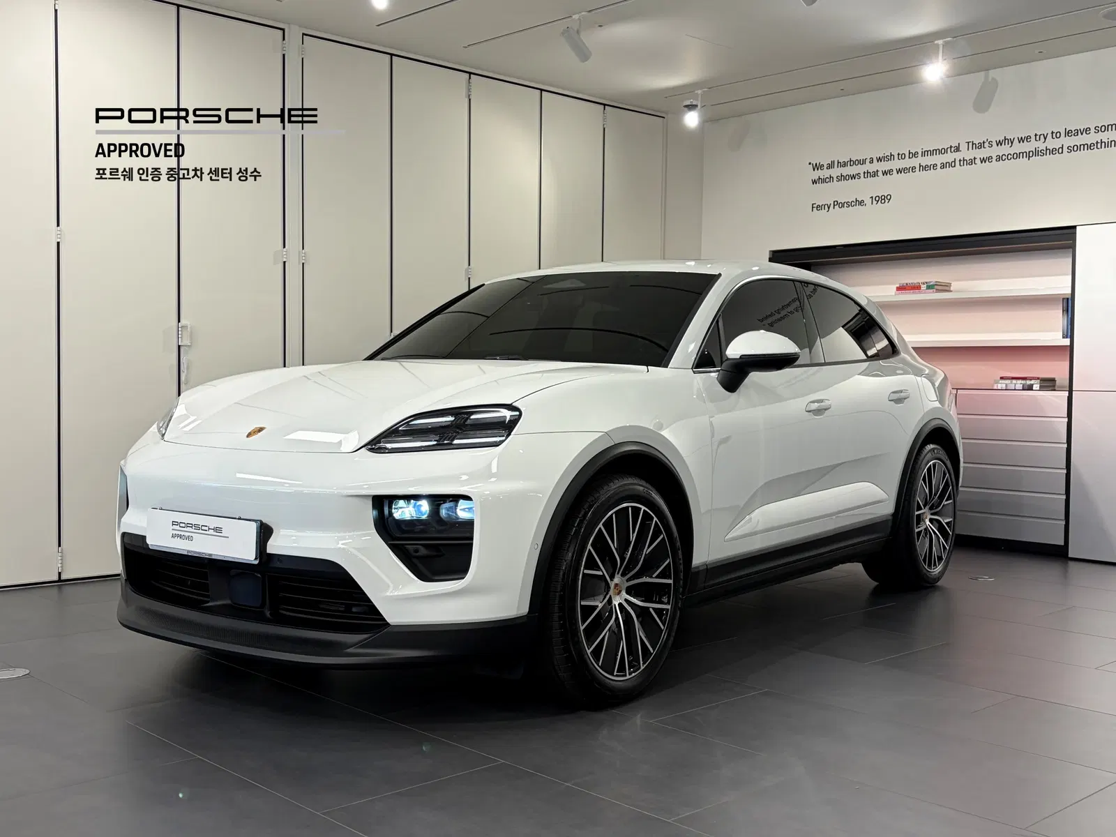 Porsche Macan EV Base 4 2025 — photo 1 sur 26