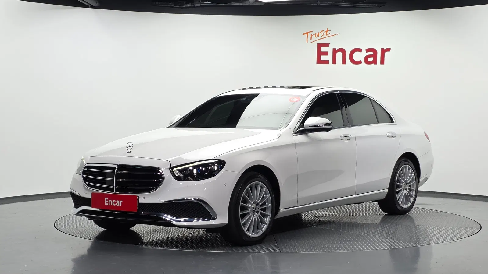 Mercedes-Benz Classe E E250 Exclusive (W213) 2021 — photo 1 sur 40