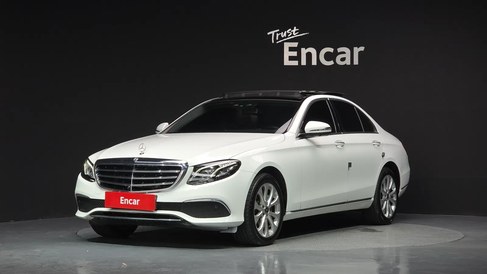 Mercedes-Benz Classe E E300 4MATIC Exclusive (W213) 2019 — photo 1 sur 42