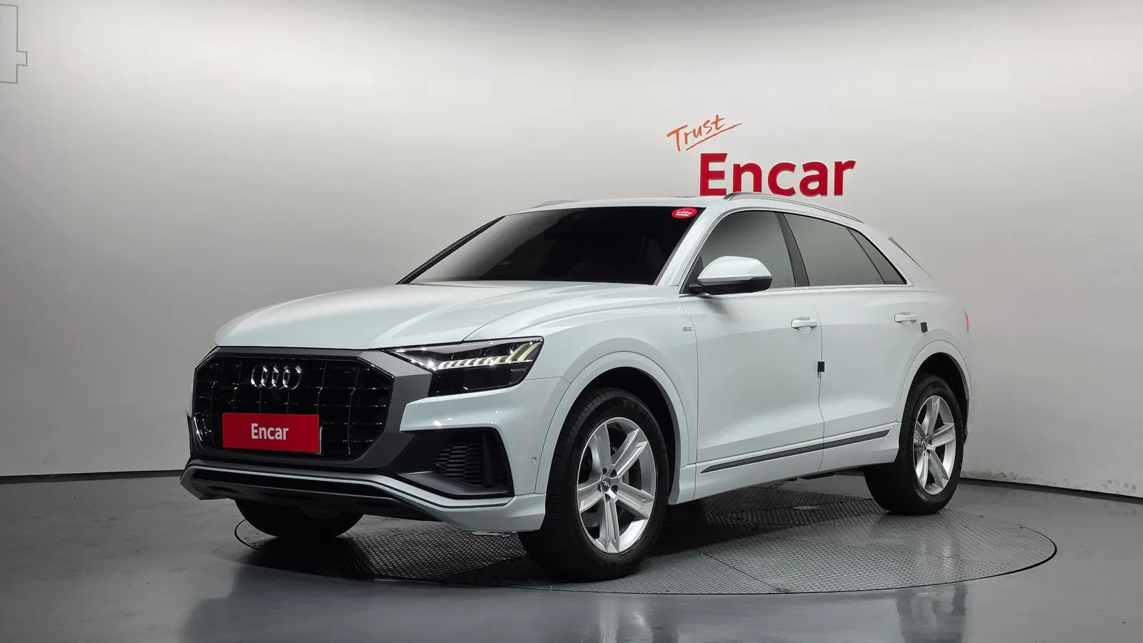Audi Q8 (4M) 45 TDI Quattro Premium 2020 — photo 1 sur 36