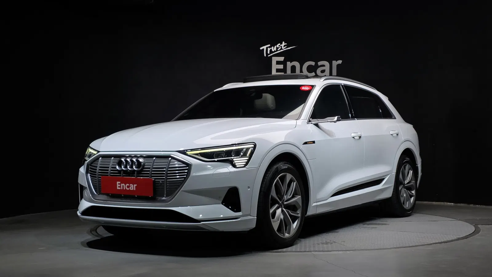 Audi e-tron 55 Quattro 2022 — photo 1 sur 31
