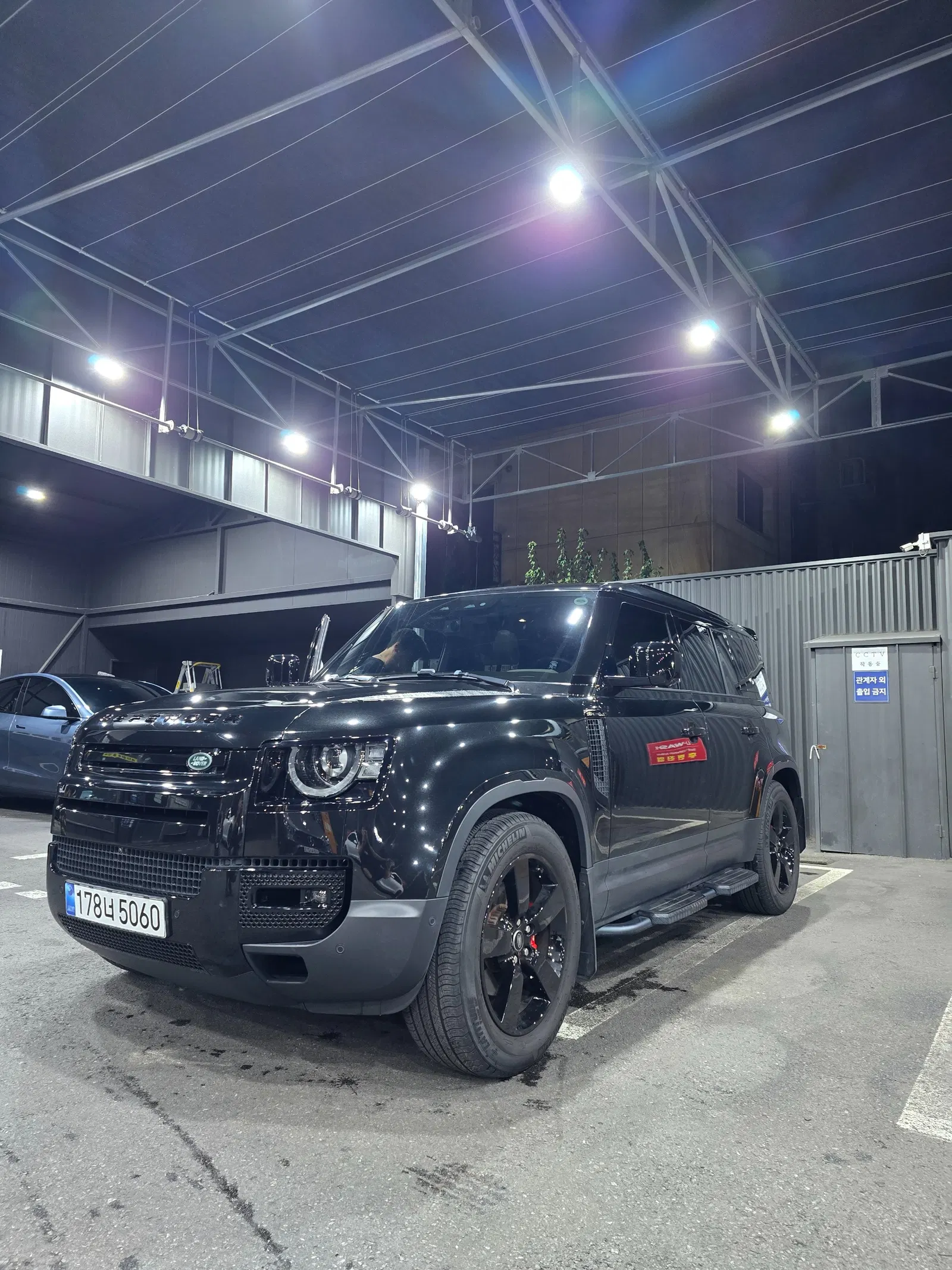 Land Rover Defender (L663) 110 D240 SE 2020 — photo 1 sur 18