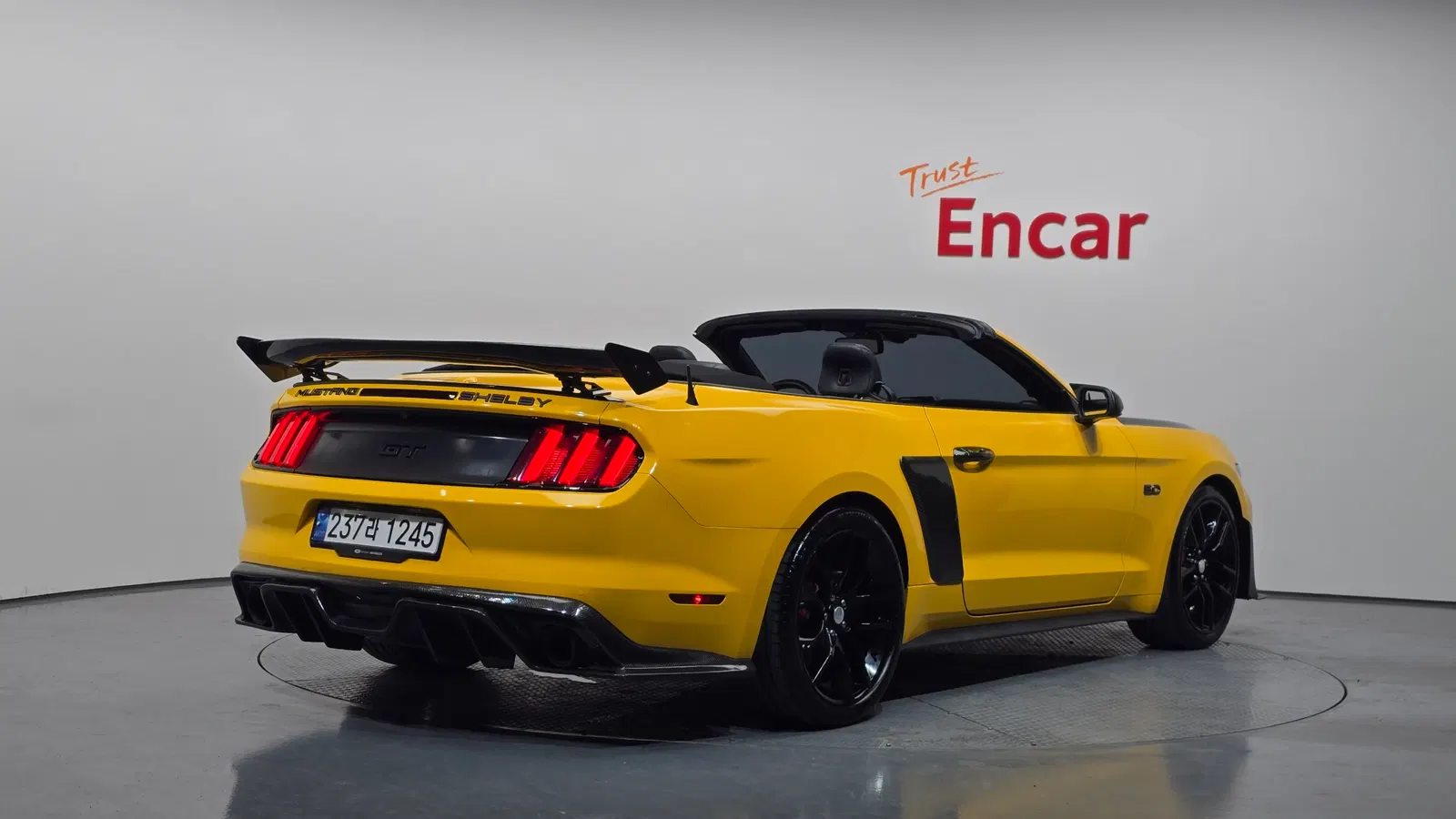 Ford Mustang GT Convertible 2017 — photo 1 sur 37