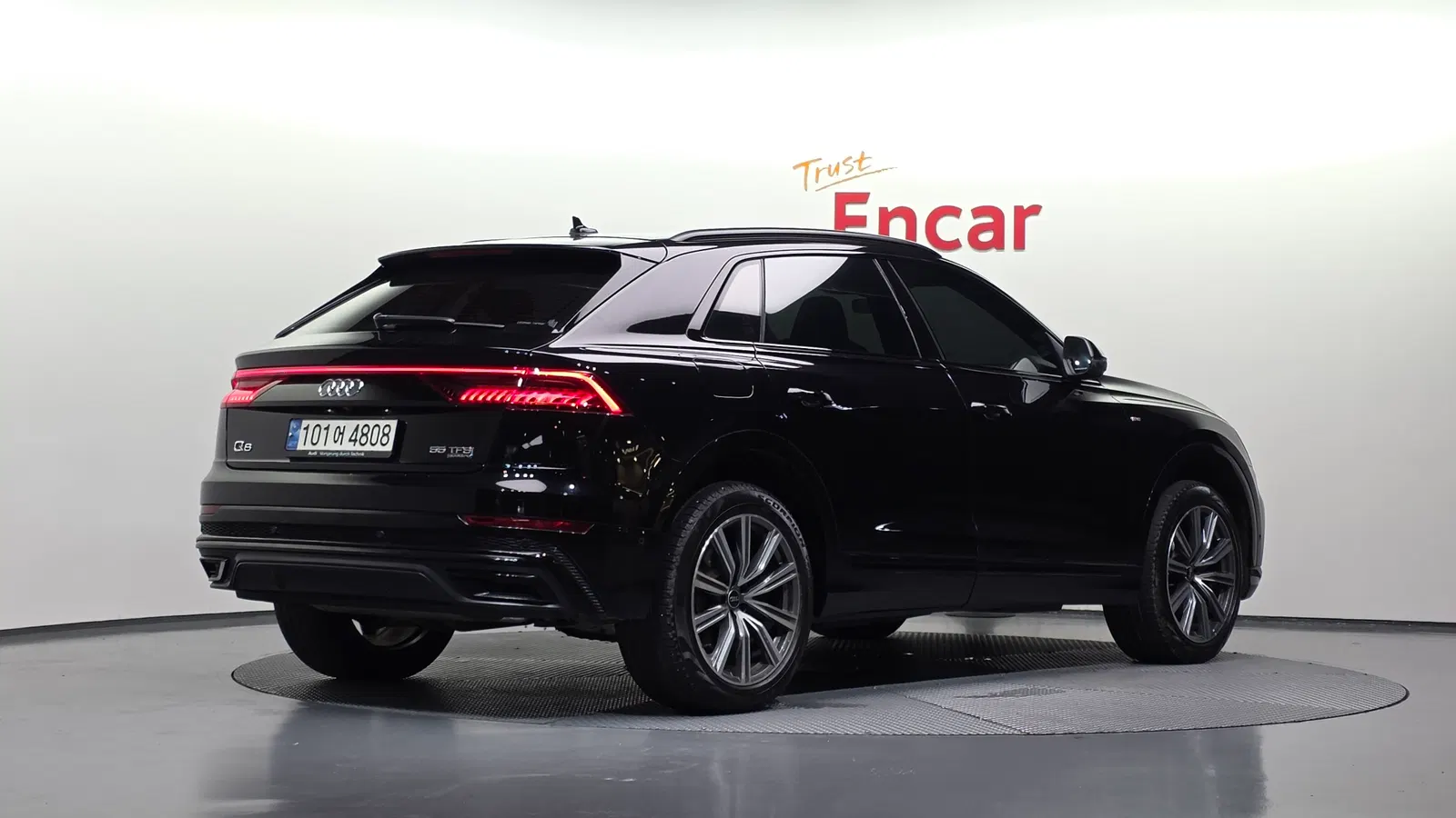 Audi Q8 (4M) 55 TFSI Quattro Premium 2021 — photo 1 sur 41