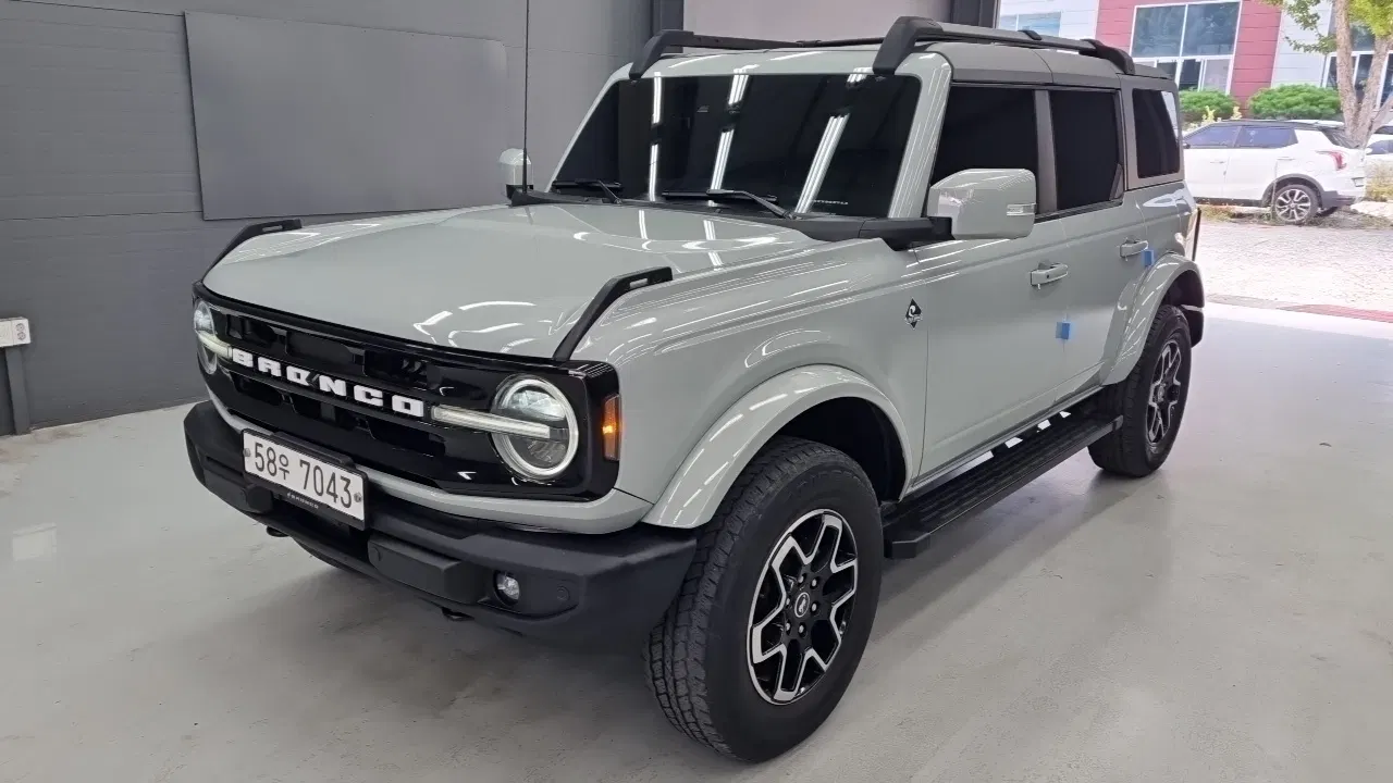 Ford Bronco 6e génération 2.7 Outer Banks 2022 — photo 1 sur 24