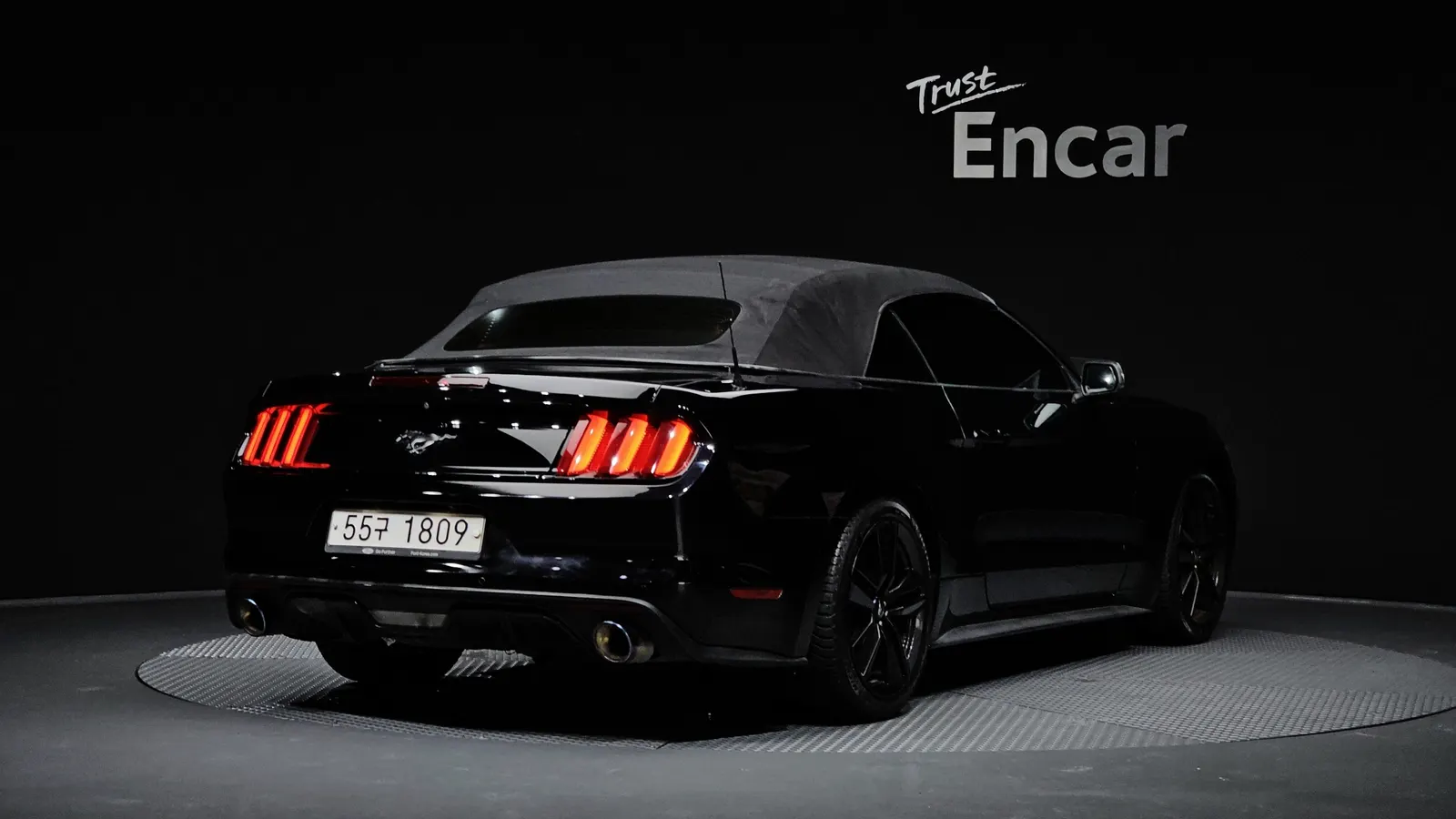 Ford Mustang Convertible 2016 — photo 1 sur 32