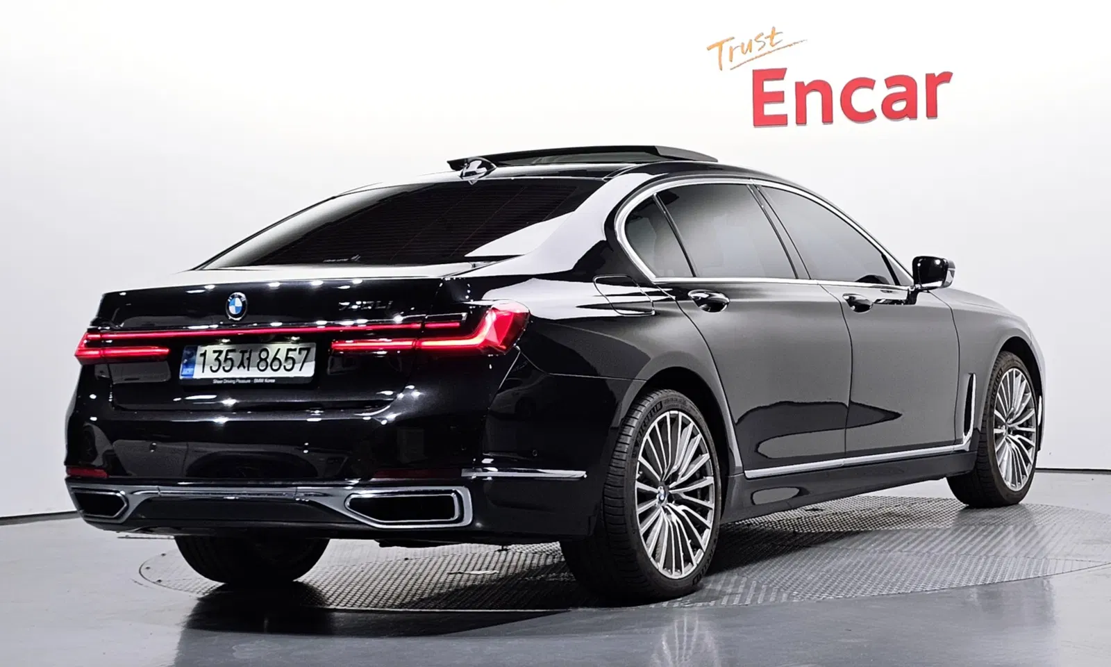 BMW Série 7 (G11) 740Li xDrive Design Pure Excellence 2021 — photo 1 sur 44