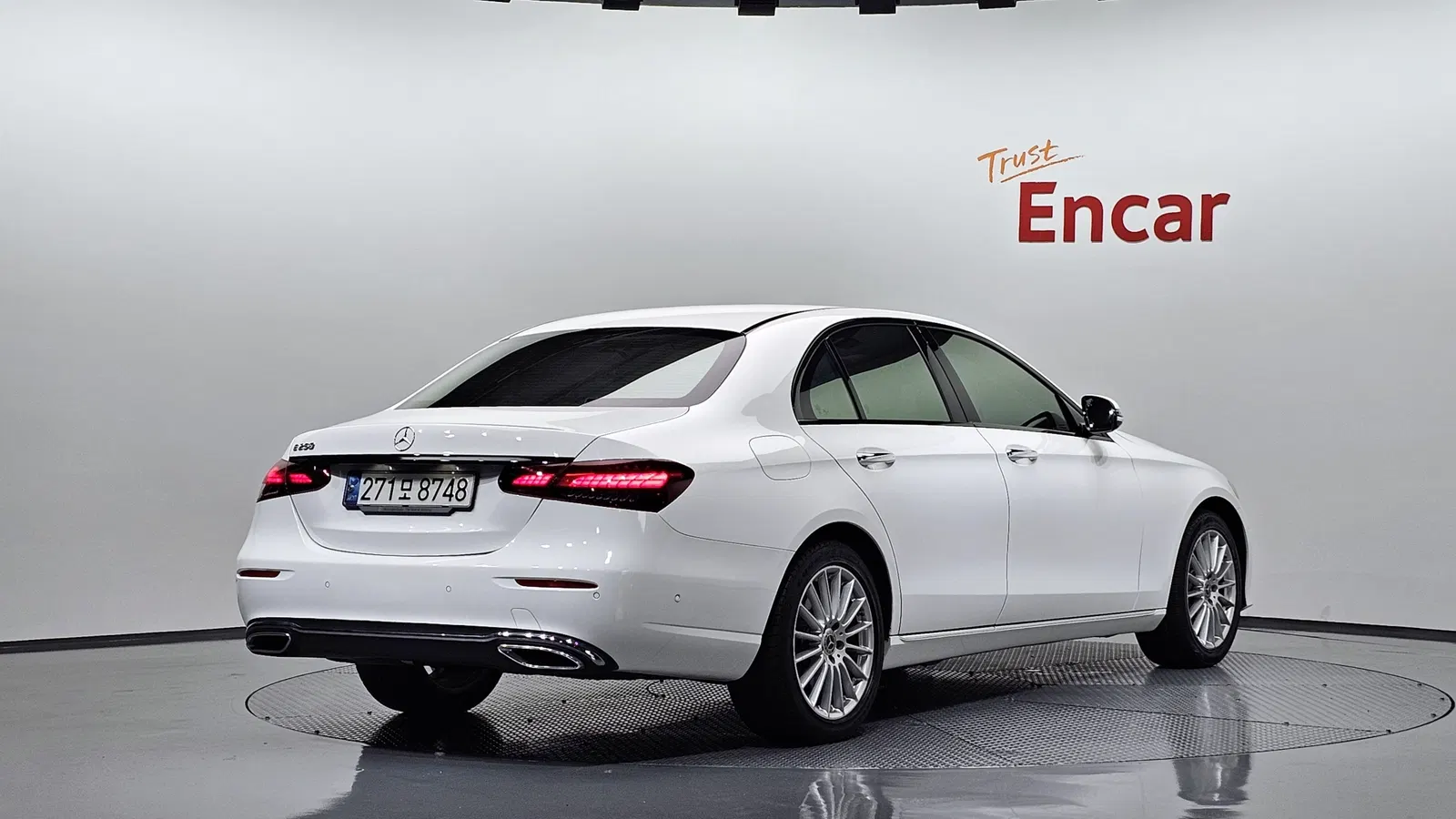 Mercedes-Benz Classe E E250 Exclusive (W213) 2021 — photo 1 sur 33