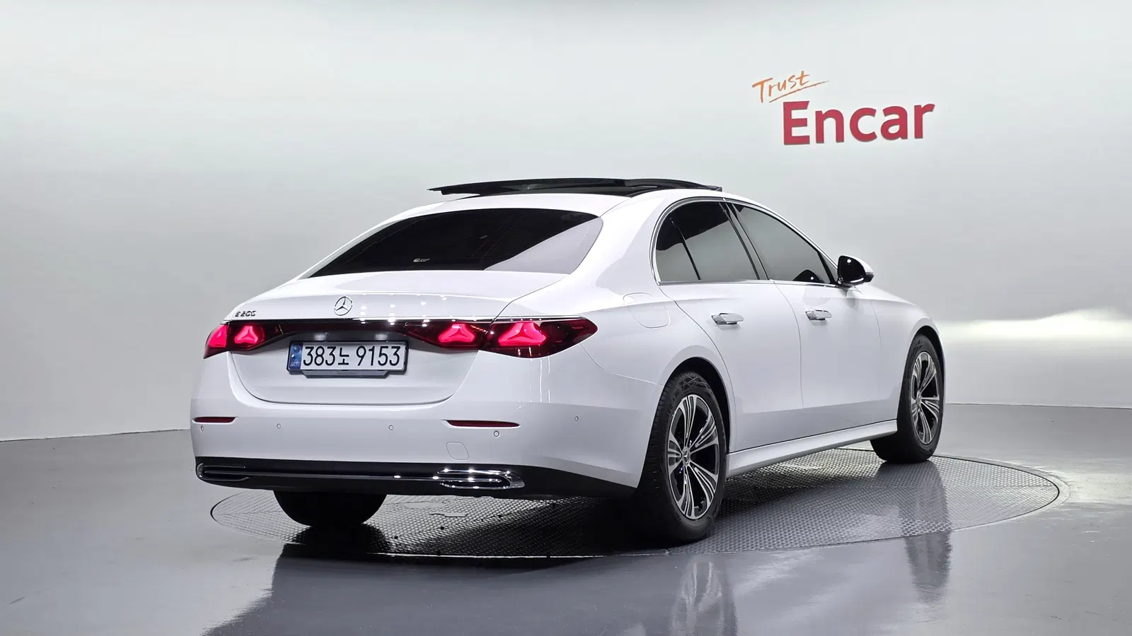 Mercedes-Benz Classe E E200 Avantgarde (W214) 2025 — photo 1 sur 38