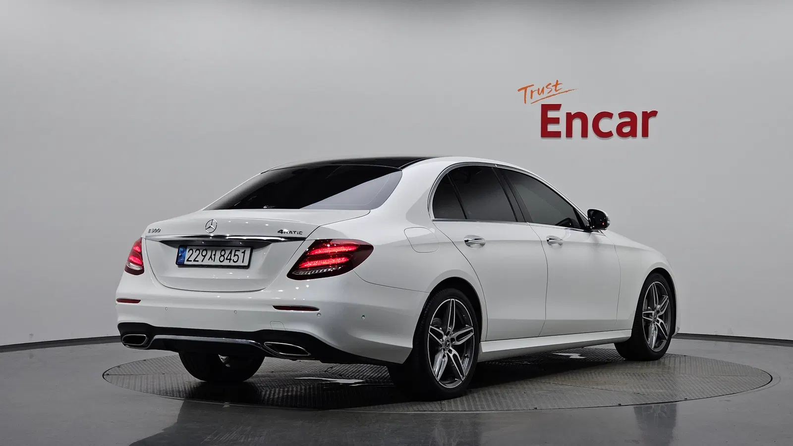 Mercedes-Benz Classe E AMG Line · E300 (W213) 2019 — photo 1 sur 36