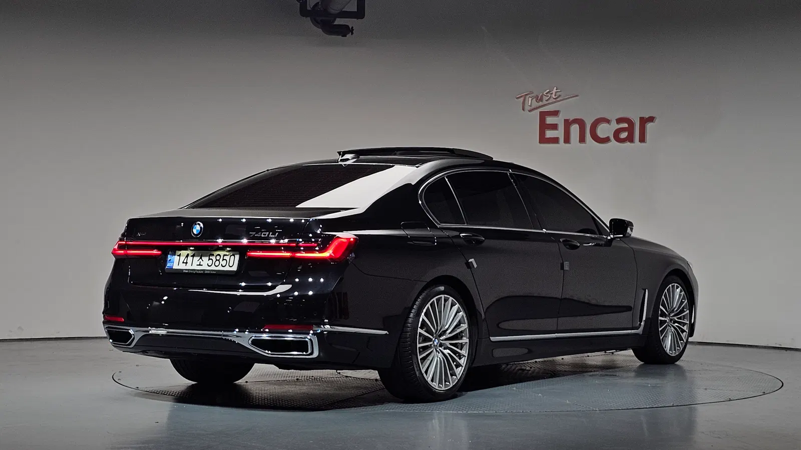 BMW Série 7 (G11) 740Li xDrive Design Pure Excellence 2022 — photo 1 sur 42