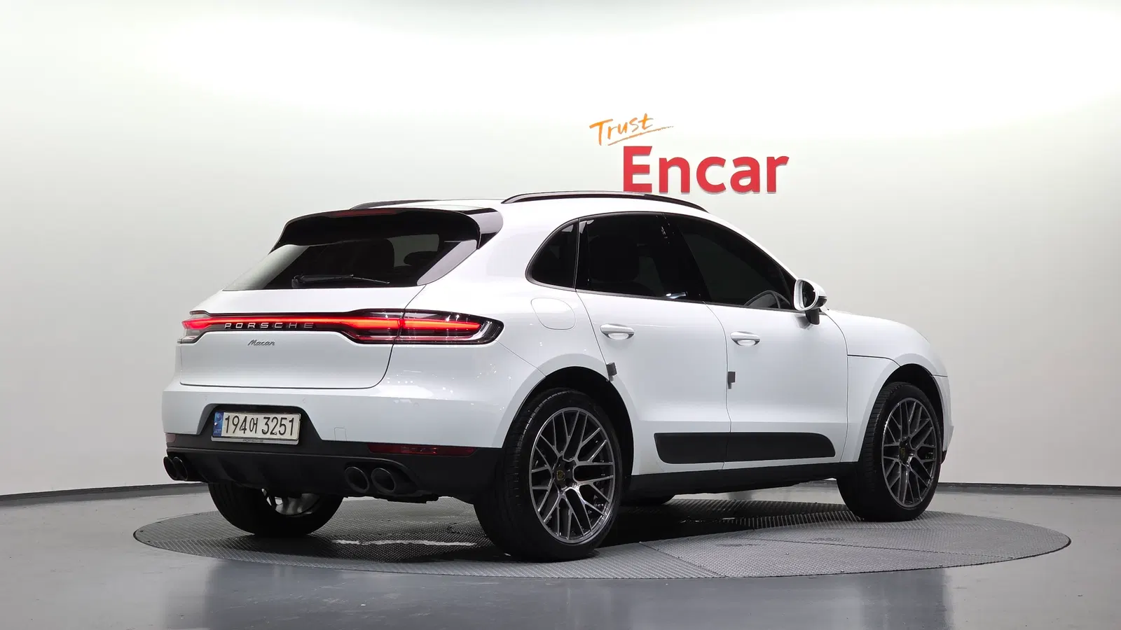 Porsche Macan 2.0 2021 — photo 1 sur 39