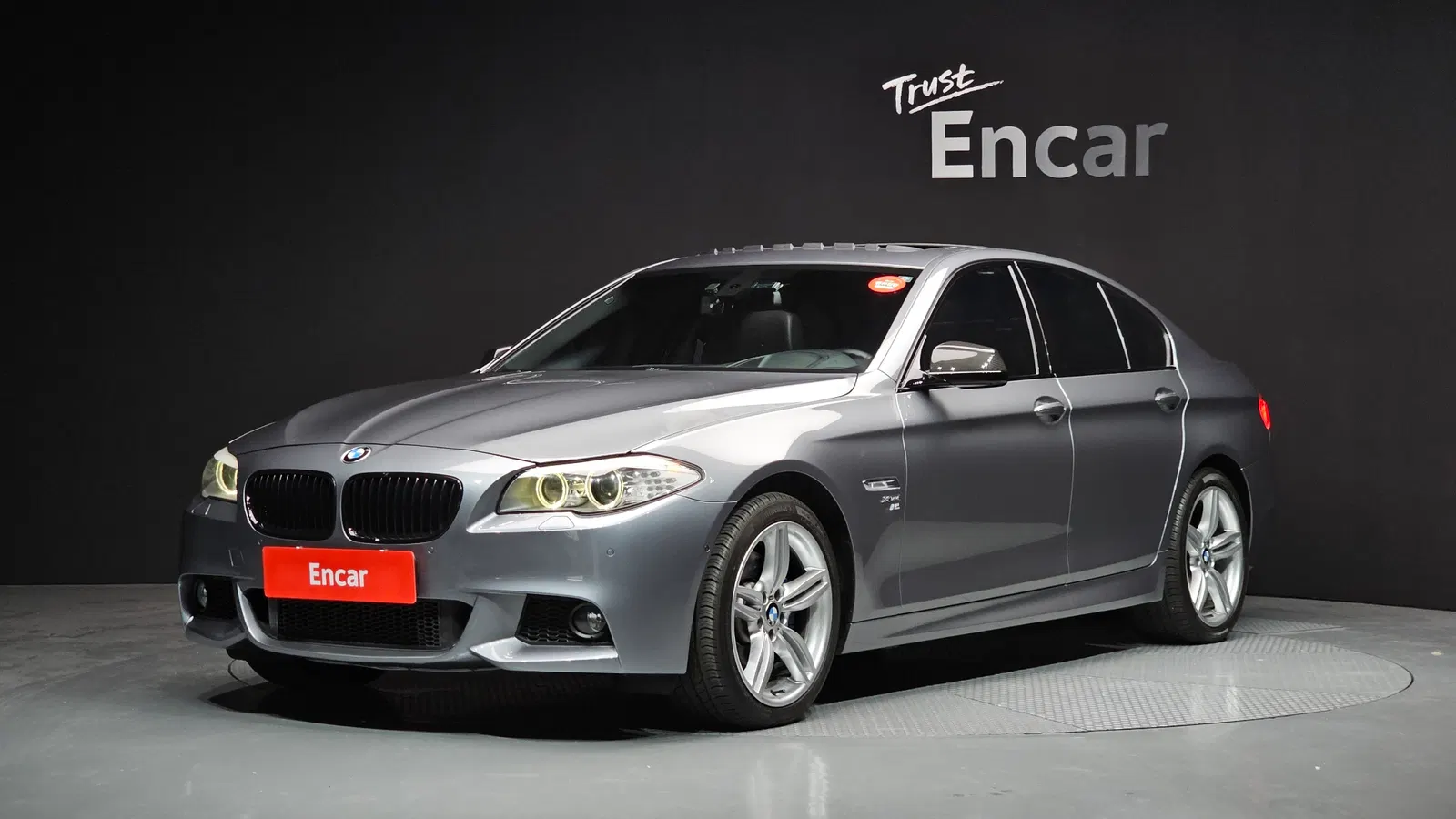 BMW Série 5 (F10) 550i xDrive 2012 — photo 1 sur 31