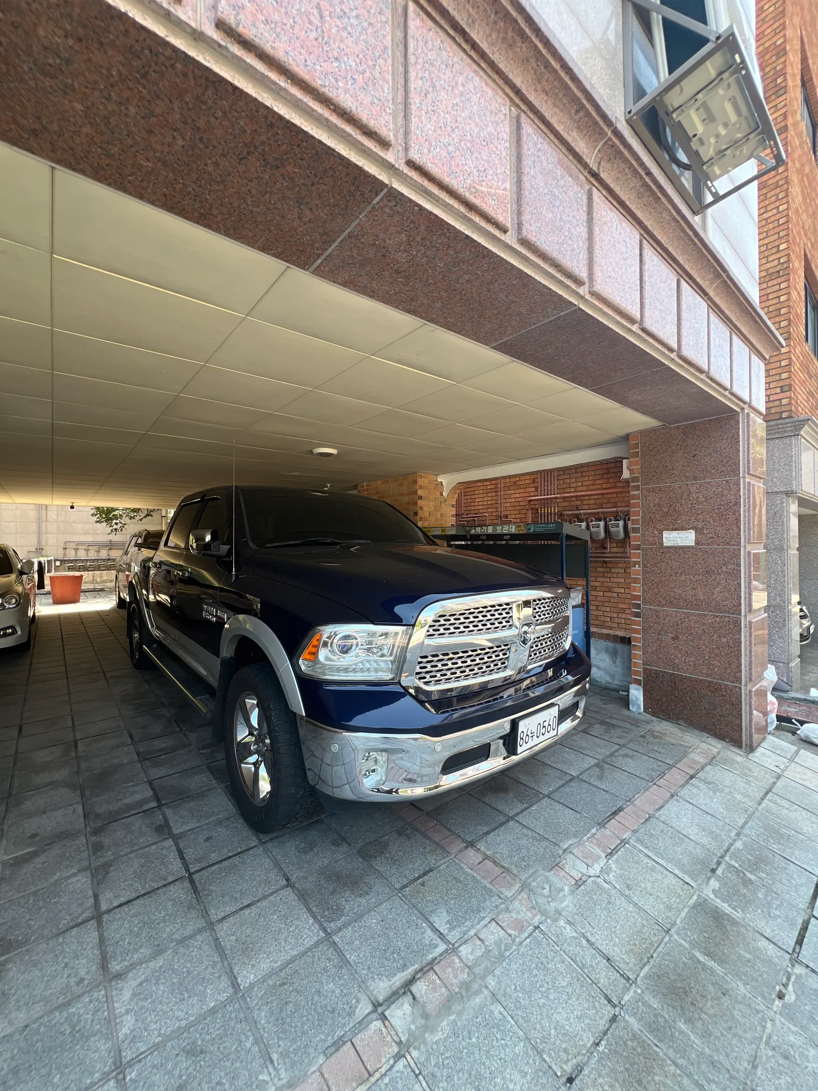 Dodge RAM Pickup 5.7 2014 — photo 1 sur 20