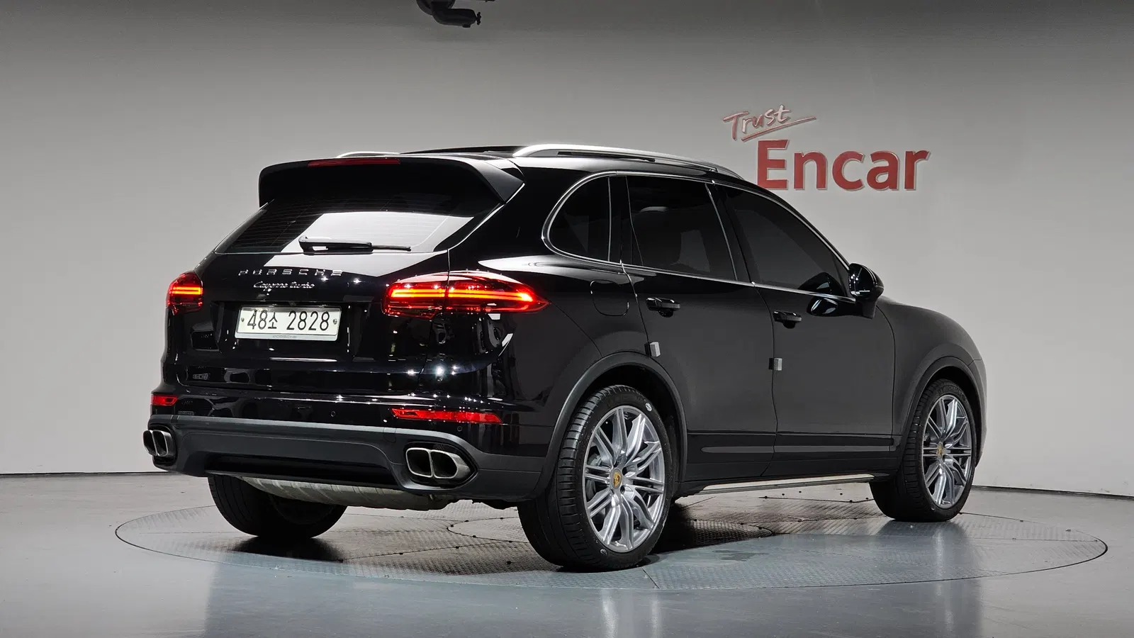 Porsche Cayenne 4.8 Turbo 2015 — photo 1 sur 39