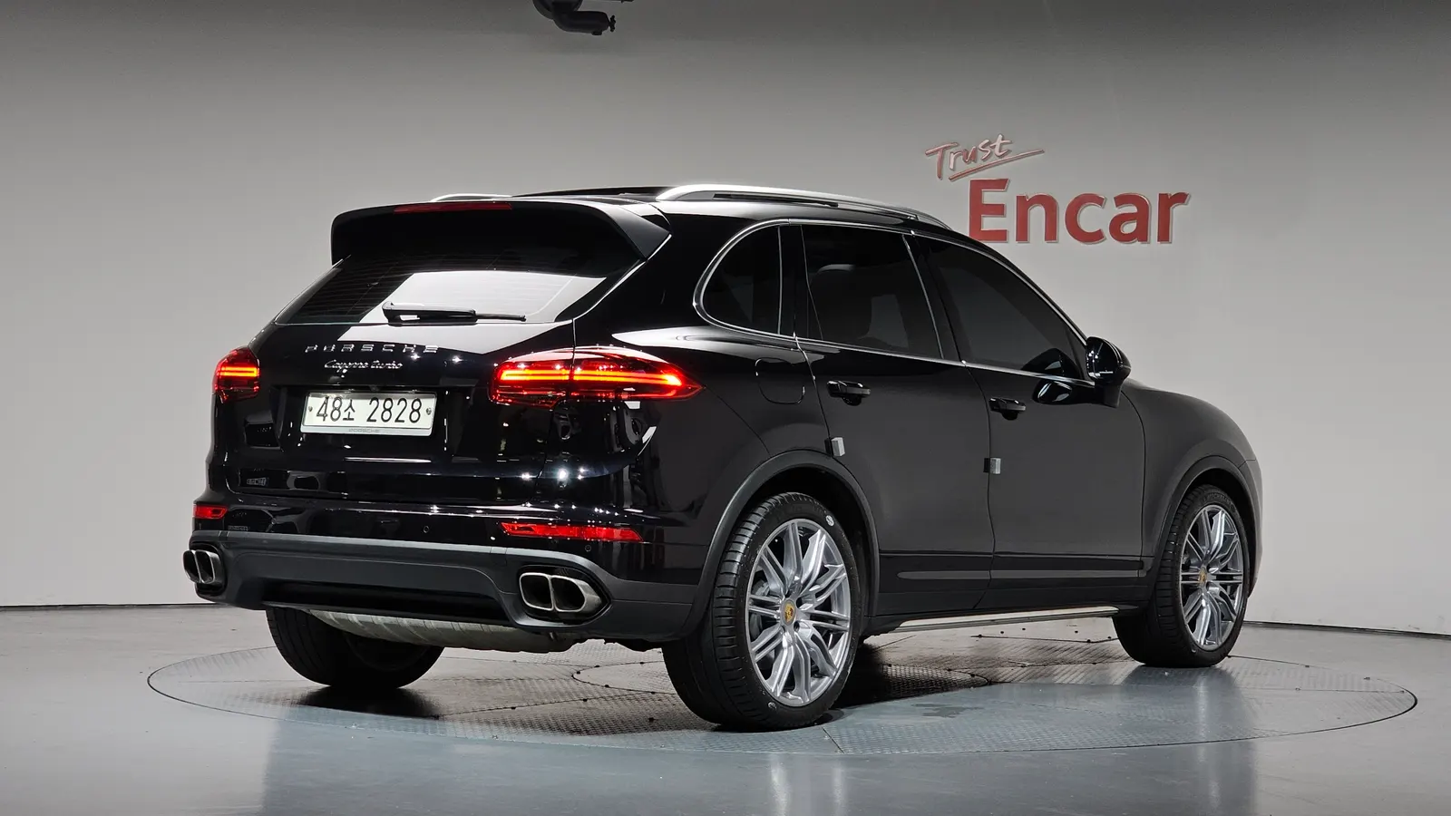Porsche Cayenne 4.8 Turbo 2015 — photo 1 sur 39