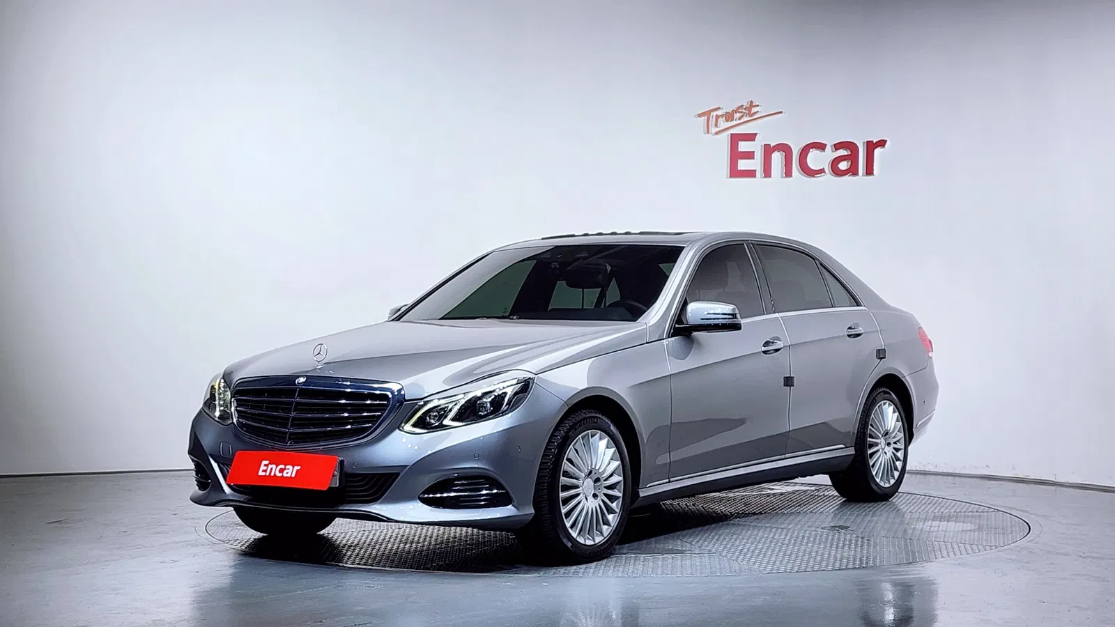 Mercedes-Benz Classe E E300 Elegance (W212) 2014 — photo 1 sur 20