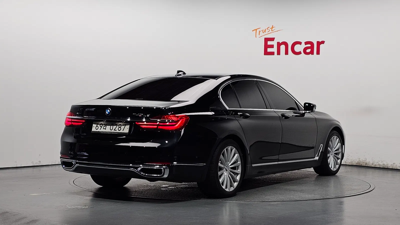 BMW Série 7 (G11) 730d xDrive 2016 — photo 1 sur 39