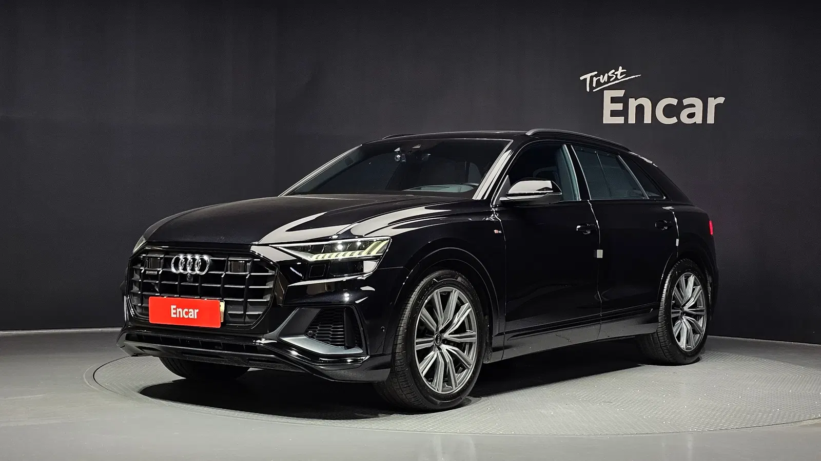 Audi Q8 (4M) 55 TFSI Quattro Premium 2021 — photo 1 sur 36