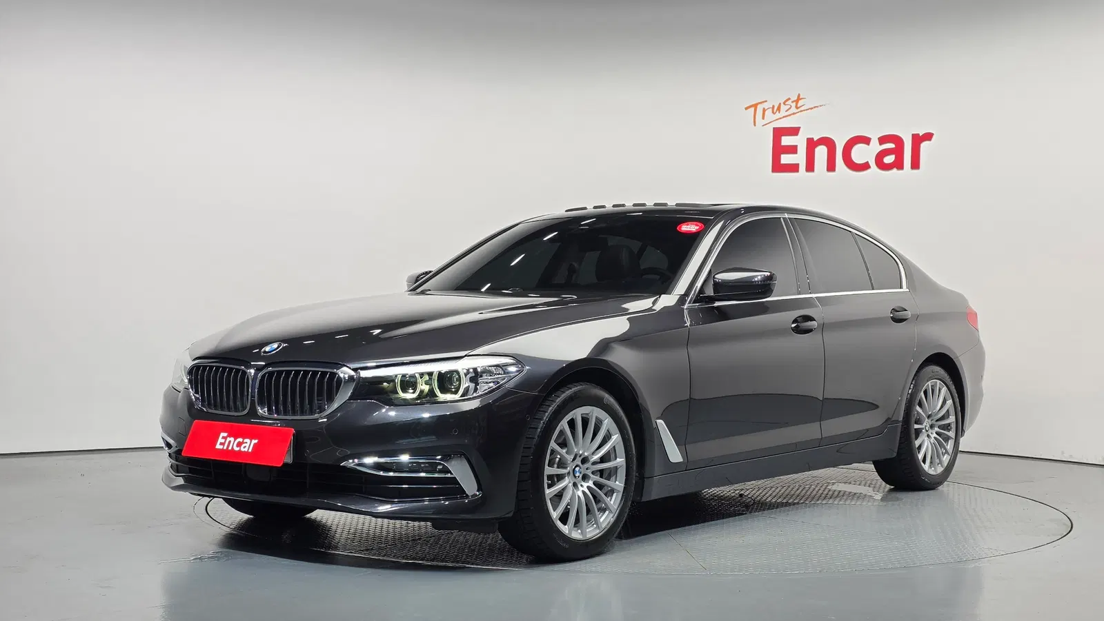 BMW Série 5 (G30) 520i Luxury 2020 — photo 1 sur 31