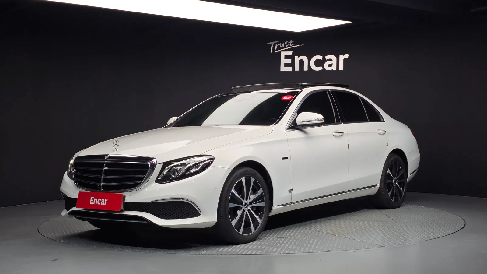 Mercedes-Benz Classe E E300e Exclusive (W213) 2019 — photo 1 sur 35