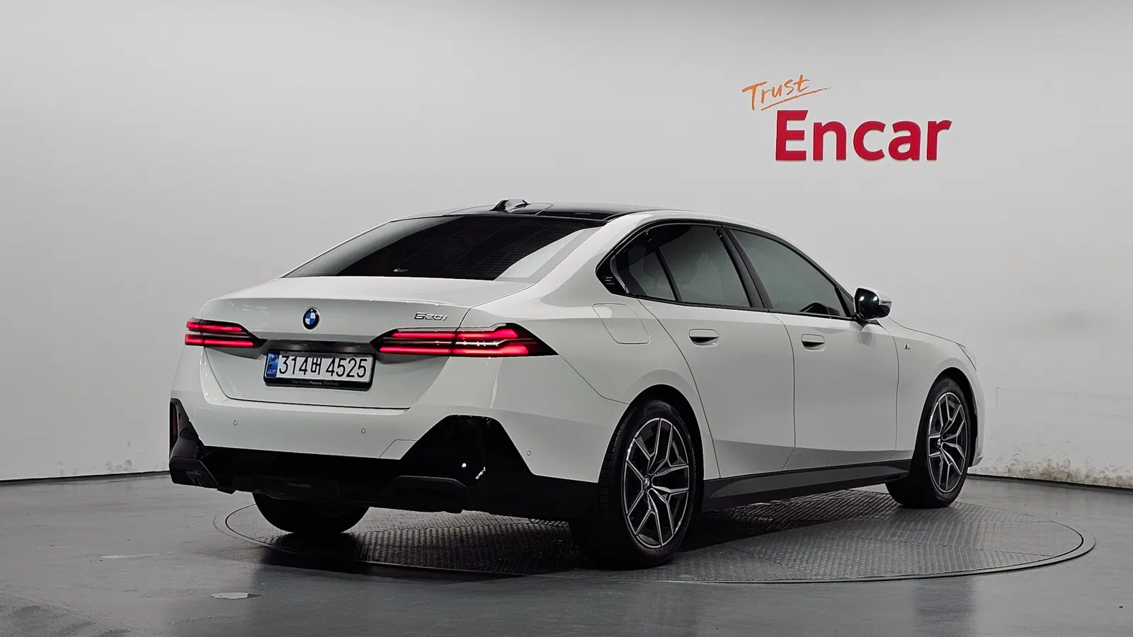 BMW Série 5 (G60) 520i M Sport 2024 — photo 1 sur 36