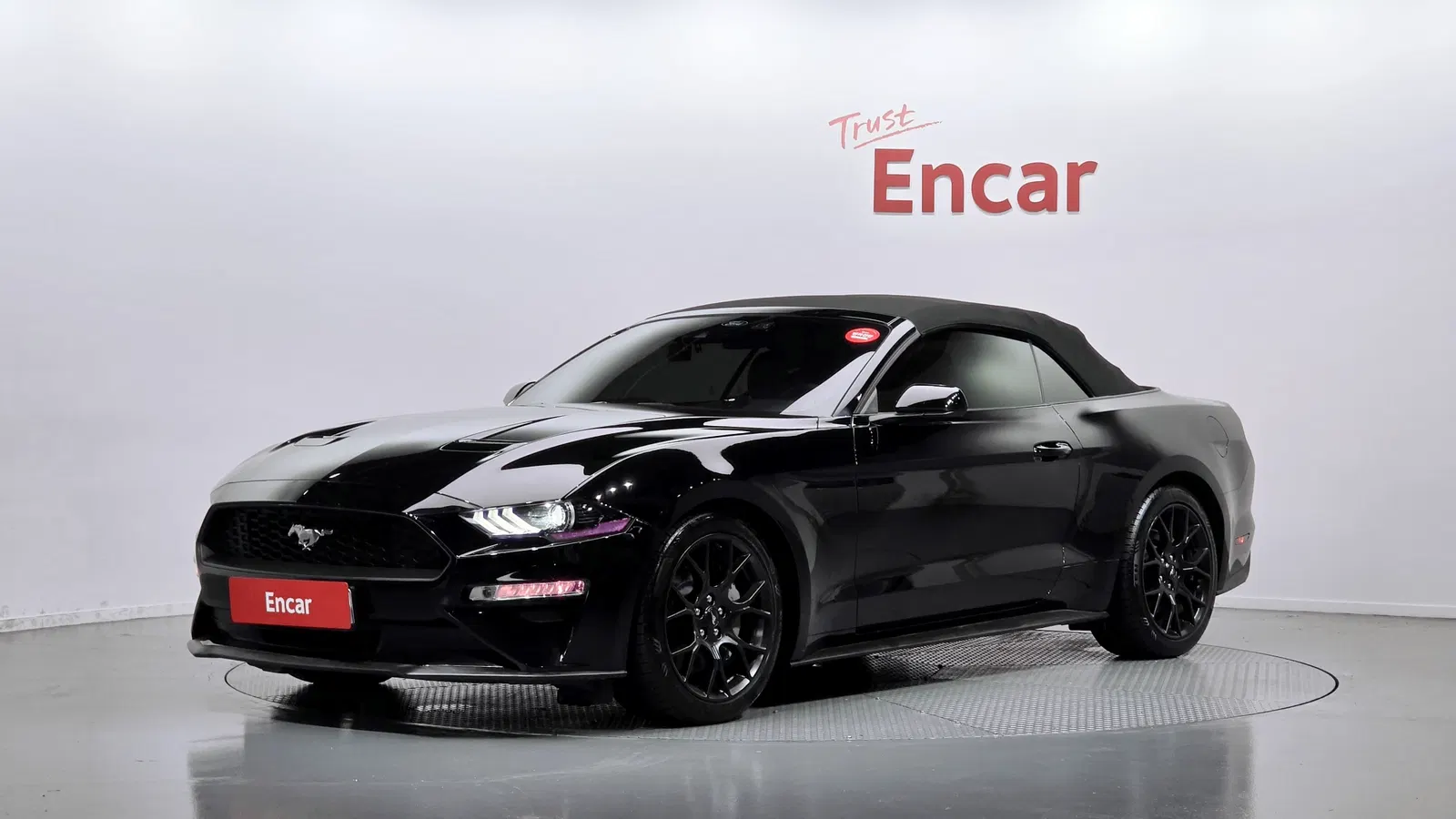 Ford Mustang Convertible 2021 — photo 1 sur 36
