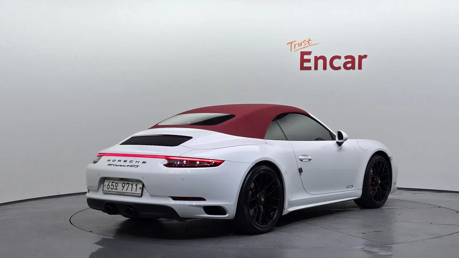 Porsche 911 Carrera 4 GTS Cabriolet 2017 — photo 1 sur 29