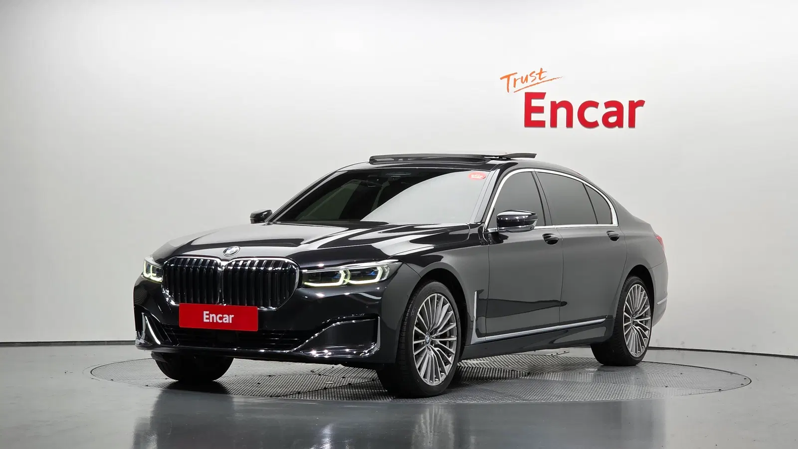 BMW Série 7 (G11) 740Li xDrive Design Pure Excellence 2021 — photo 1 sur 34