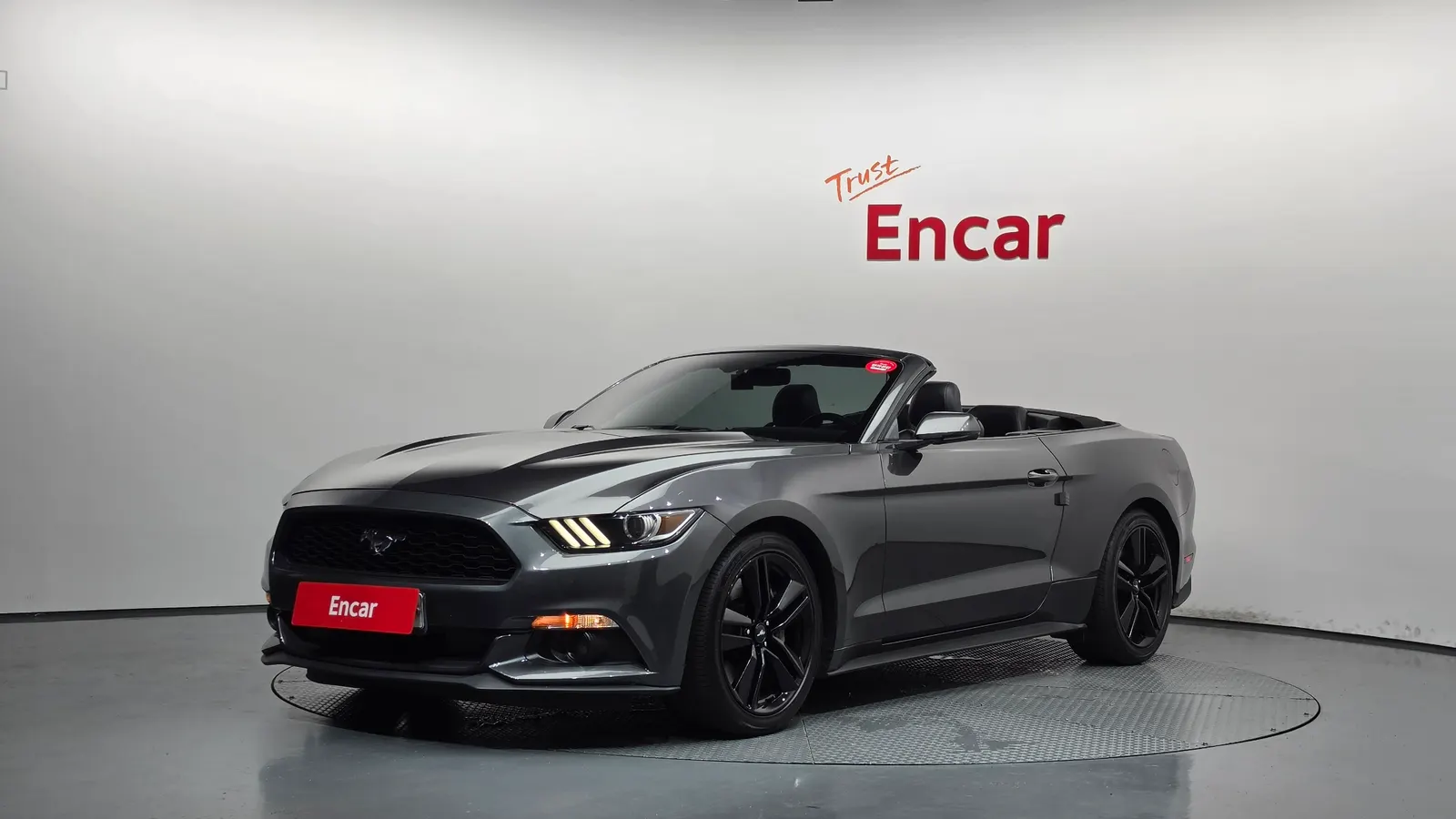 Ford Mustang Convertible 2017 — photo 1 sur 20