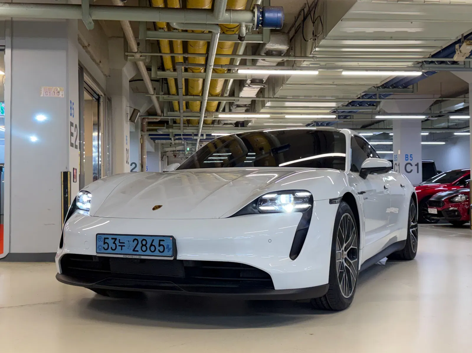 Porsche Taycan 4S 2021 — photo 1 sur 26