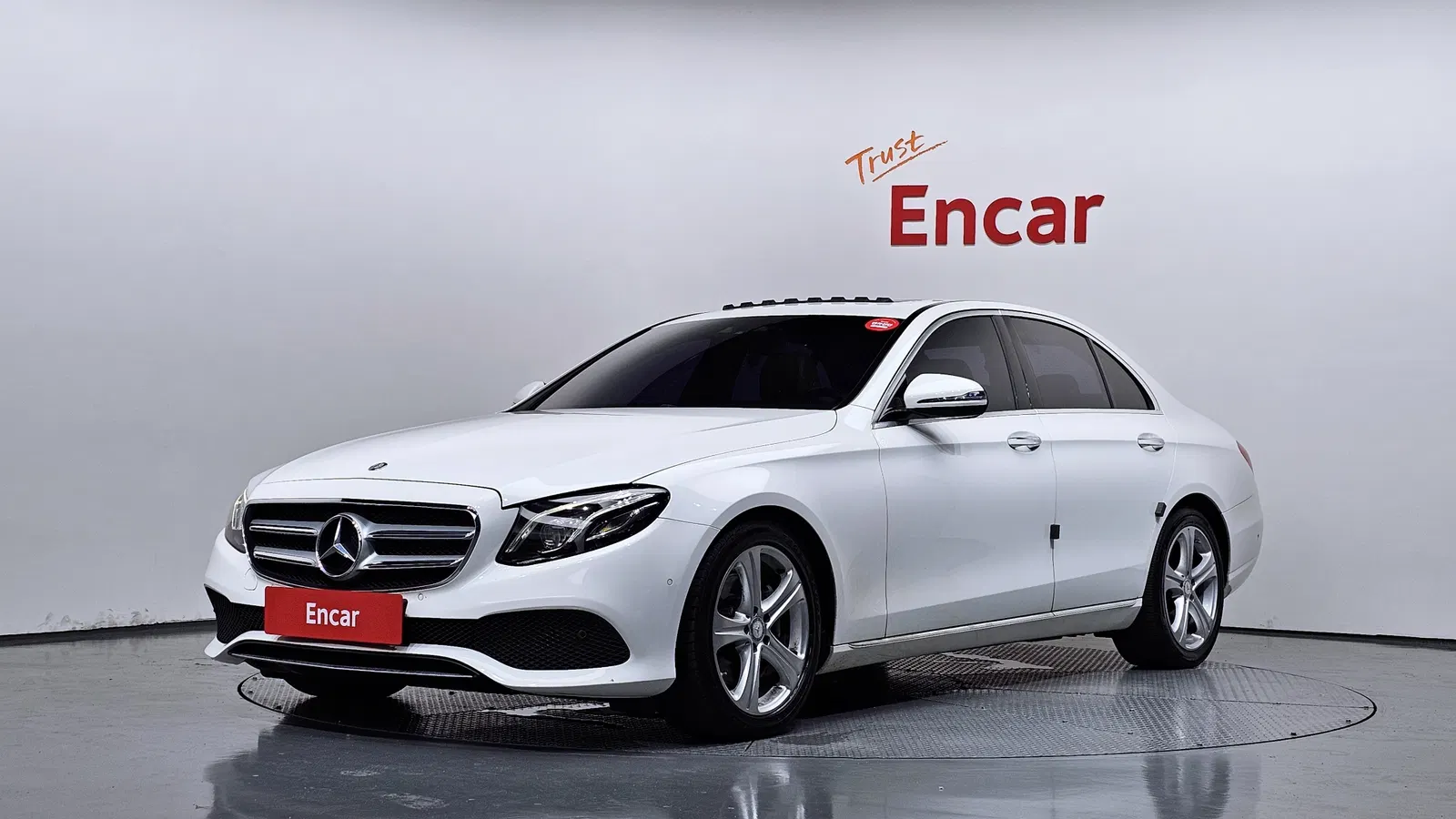 Mercedes-Benz Classe E E220d Avantgarde (W213) 2017 — photo 1 sur 20