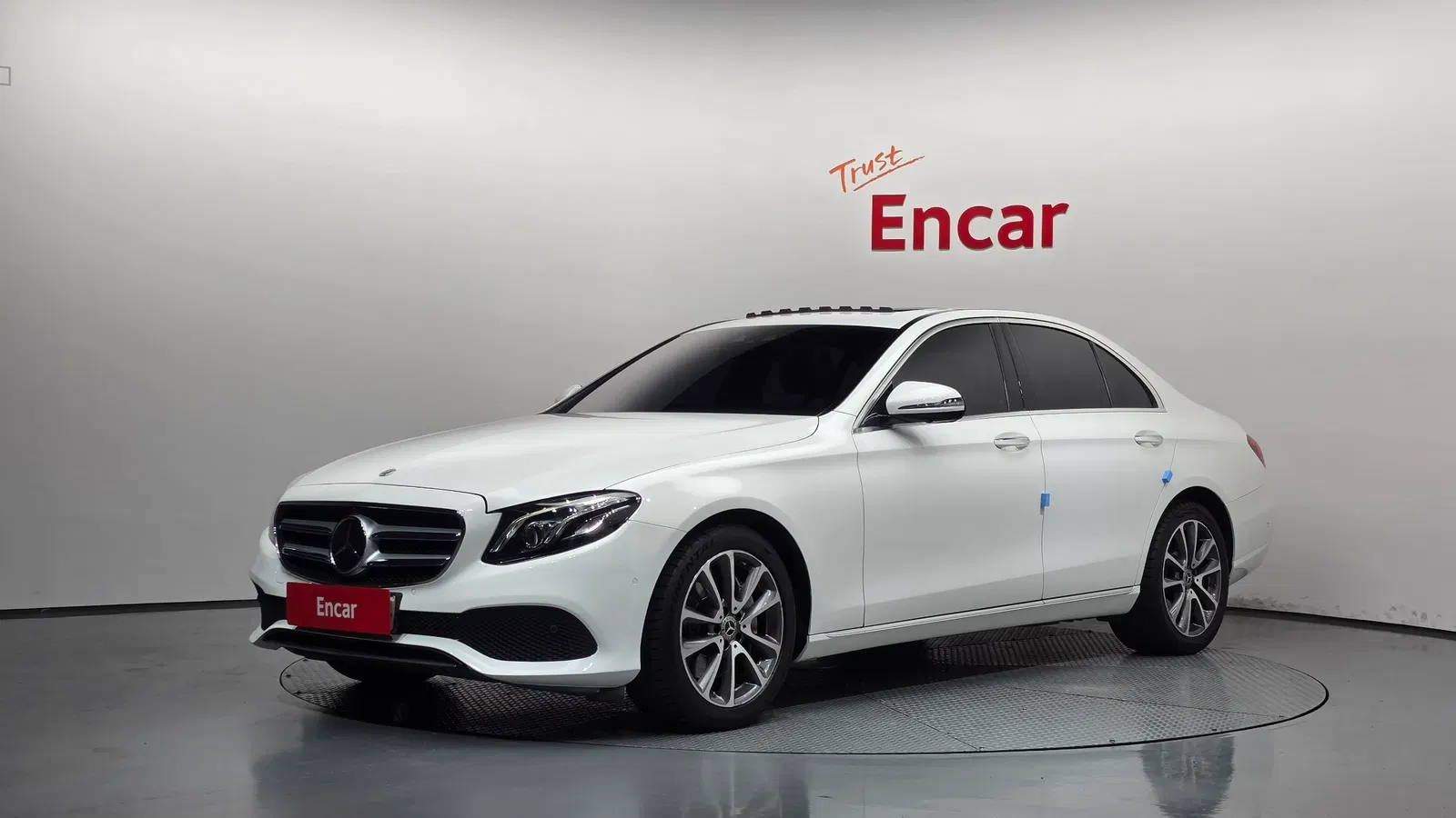 Mercedes-Benz Classe E E300 4MATIC Avantgarde (W213) 2019 — photo 1 sur 20