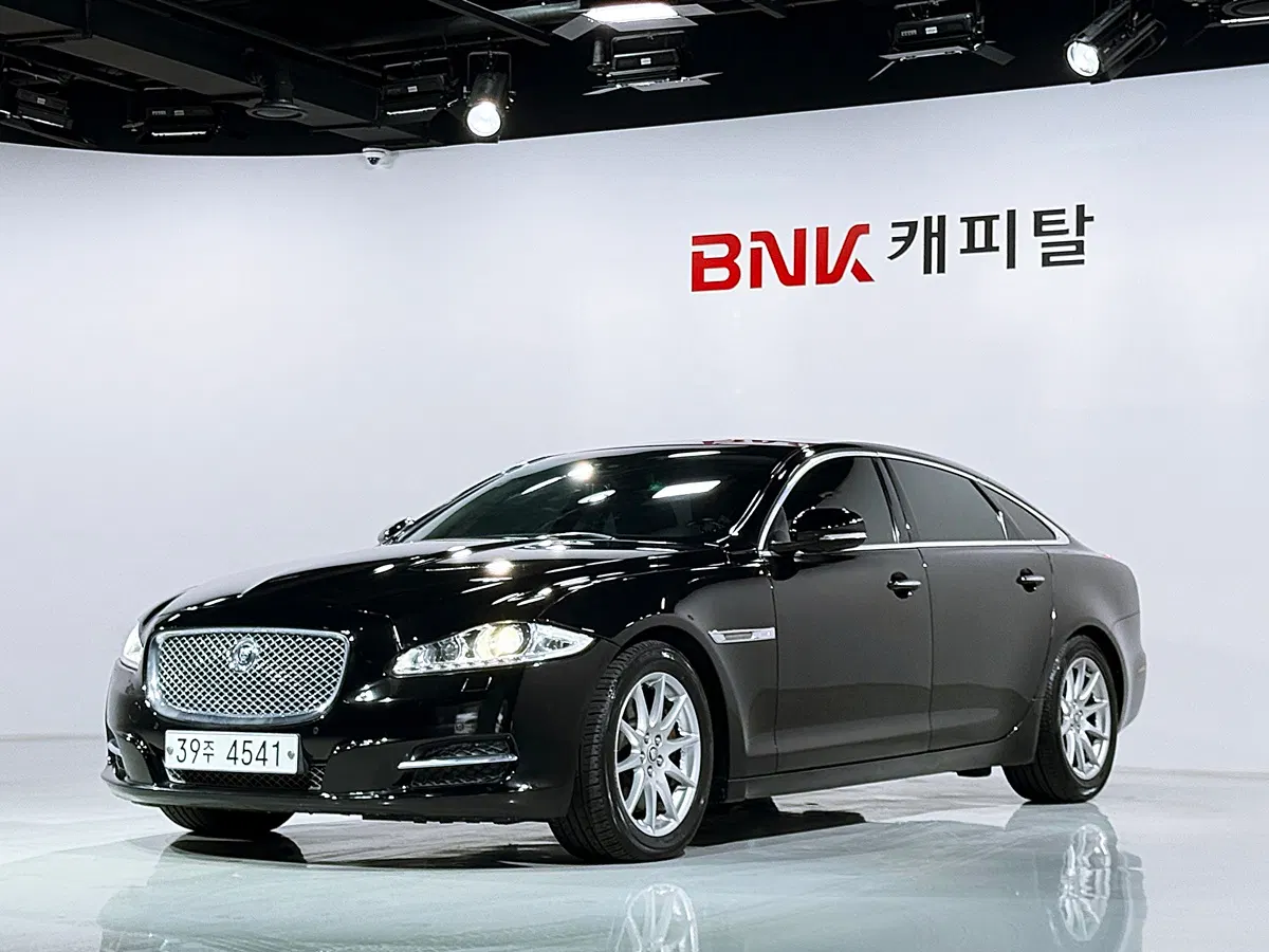 Jaguar All New XJ 2.0 Luxury LWB 2013 — photo 1 sur 26